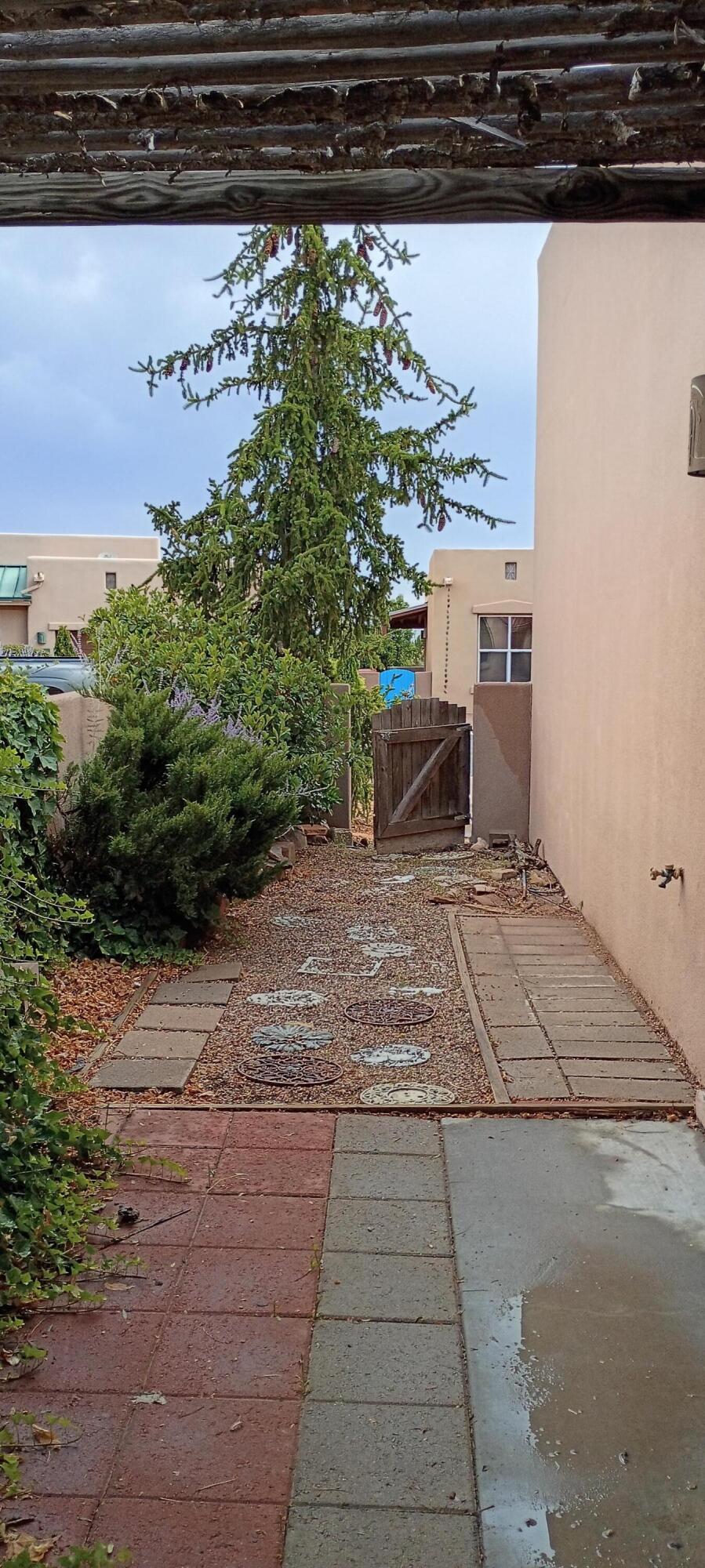 3 Broken Rock Place