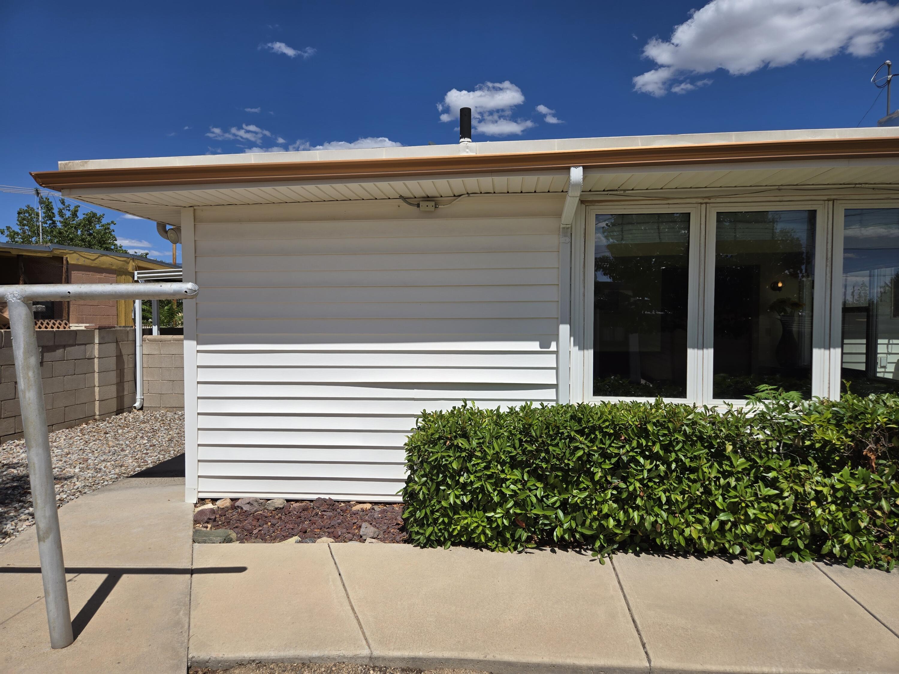 2909 Graceland Drive NE