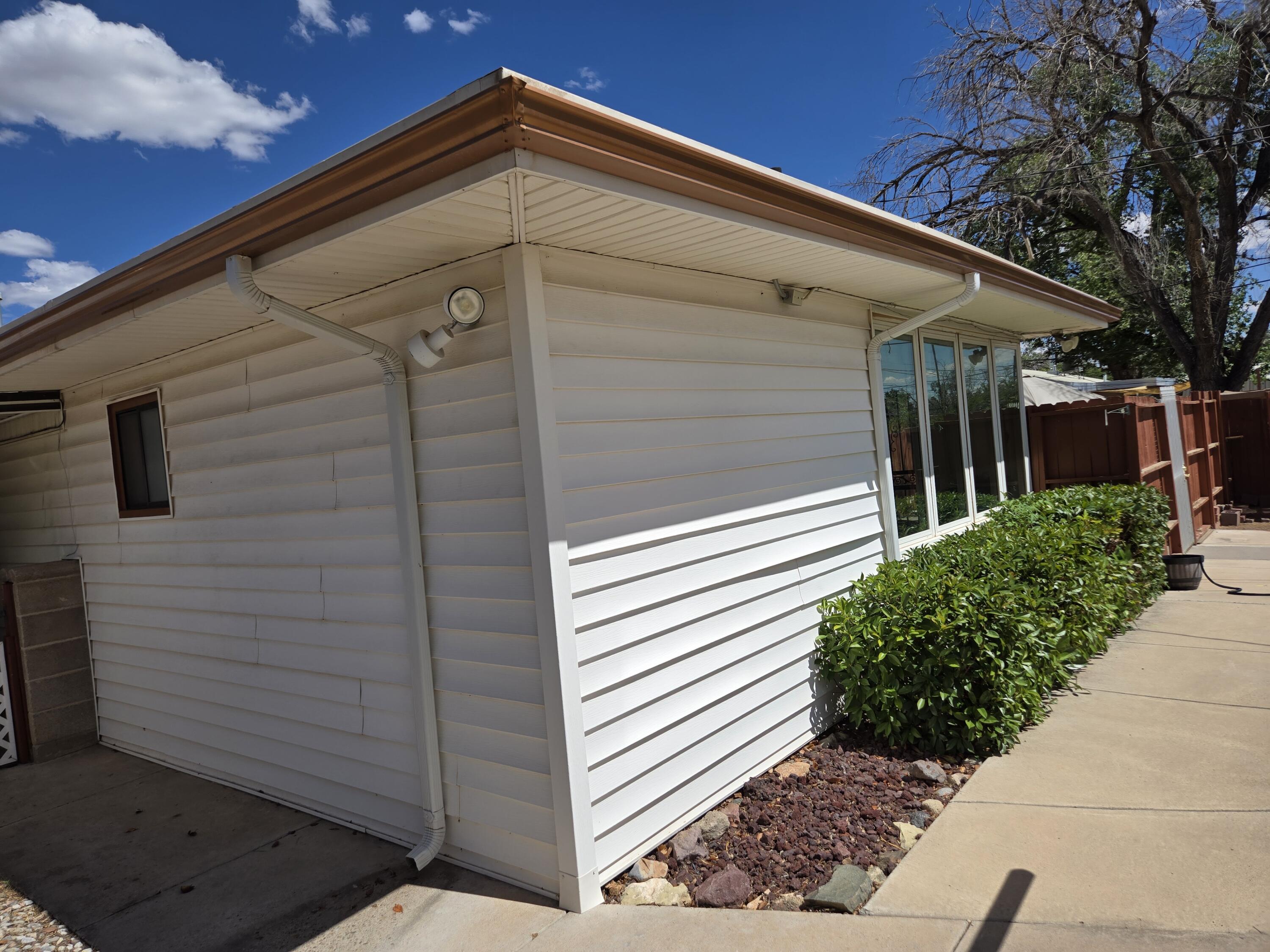 2909 Graceland Drive NE