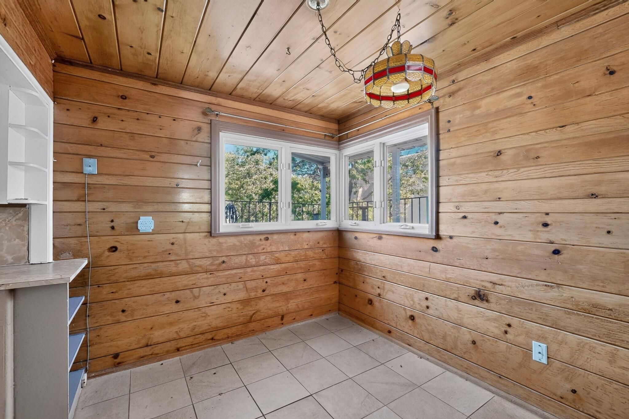415 Vassar Drive SE