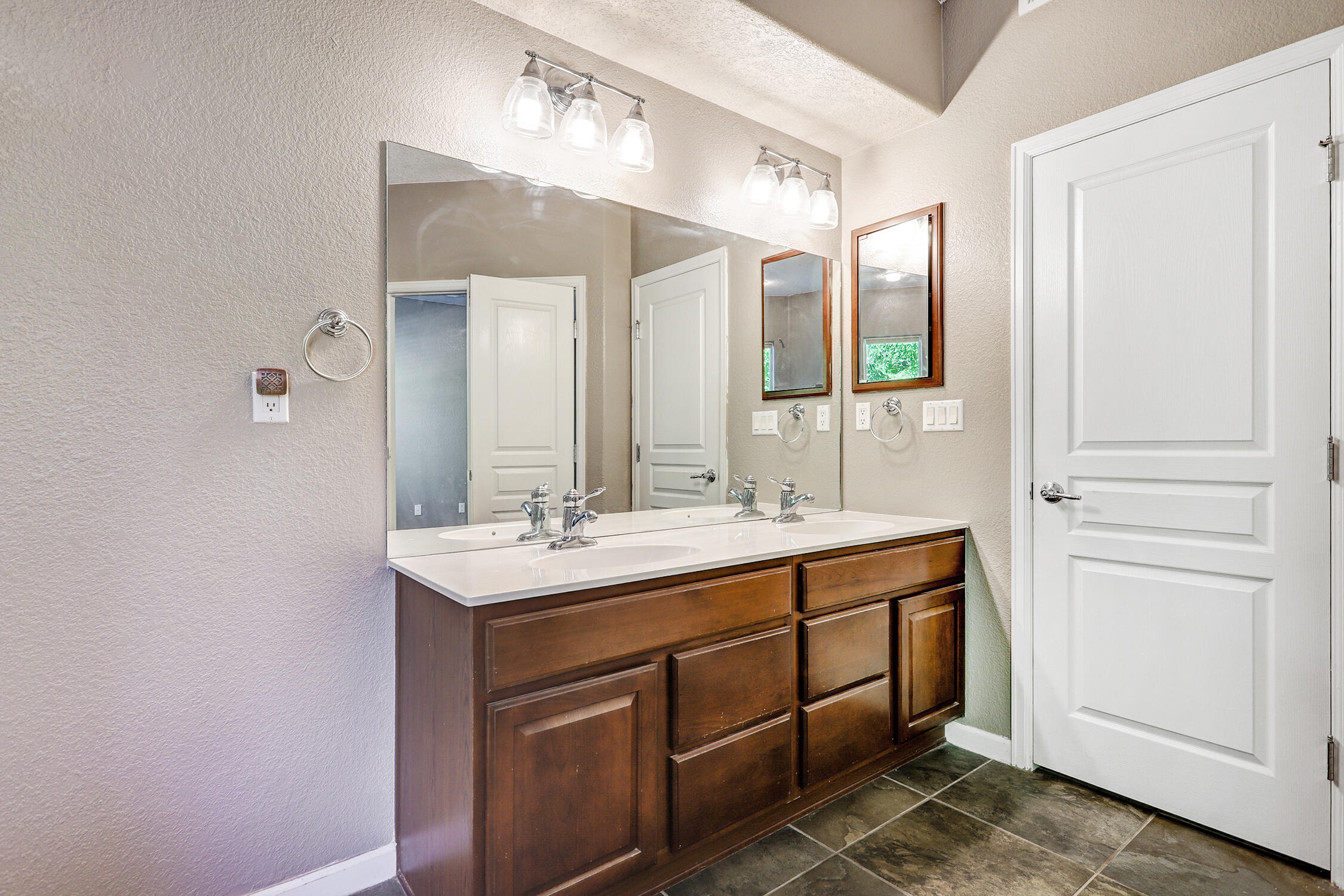 10101 Avenida Vista Sol NW