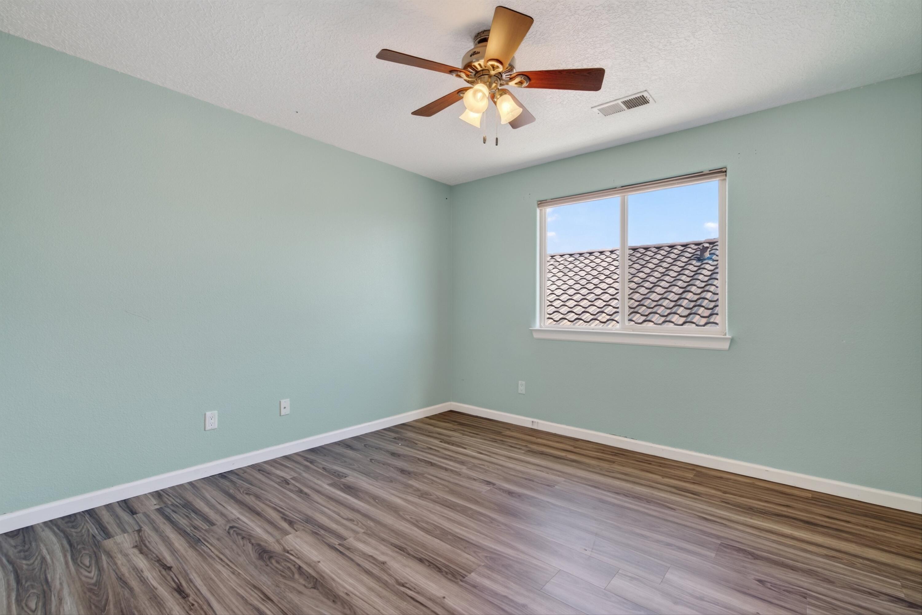 541 Loma Linda Loop NE