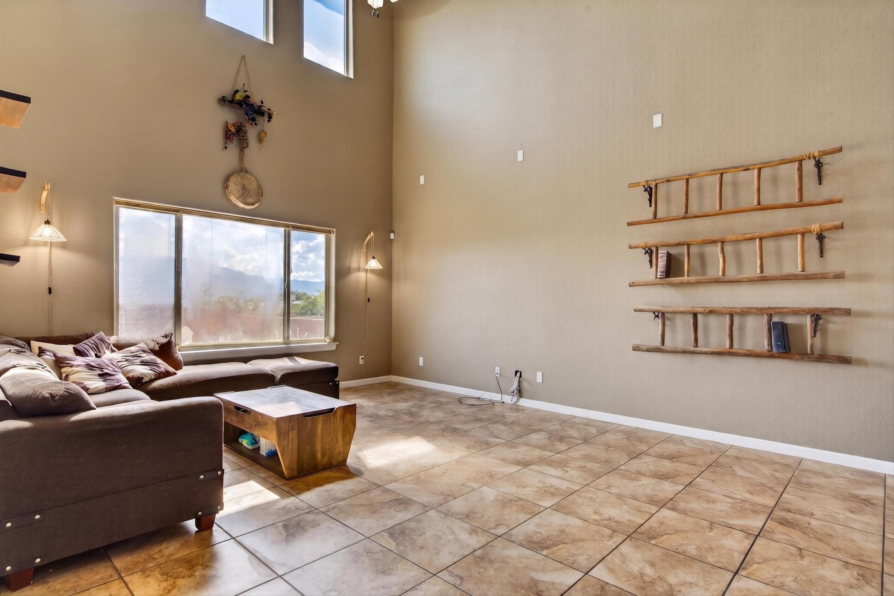 541 Loma Linda Loop NE