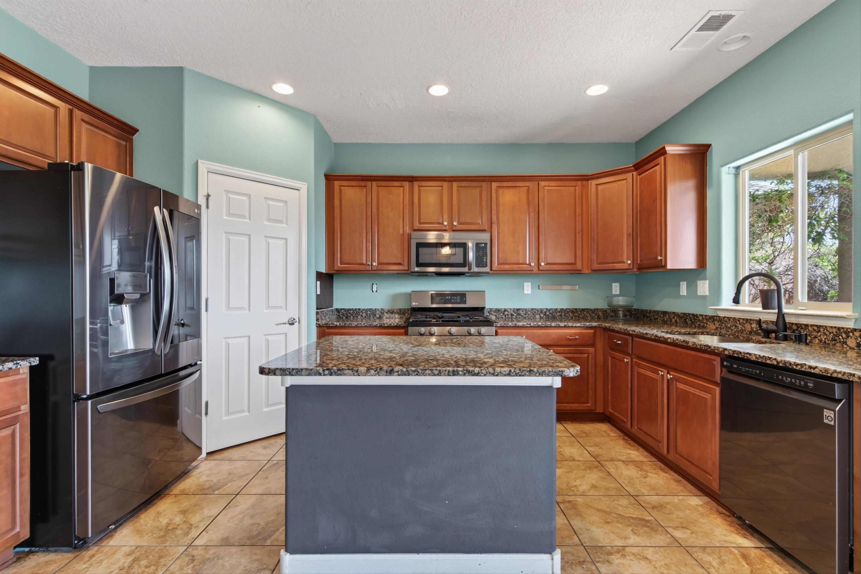 541 Loma Linda Loop NE
