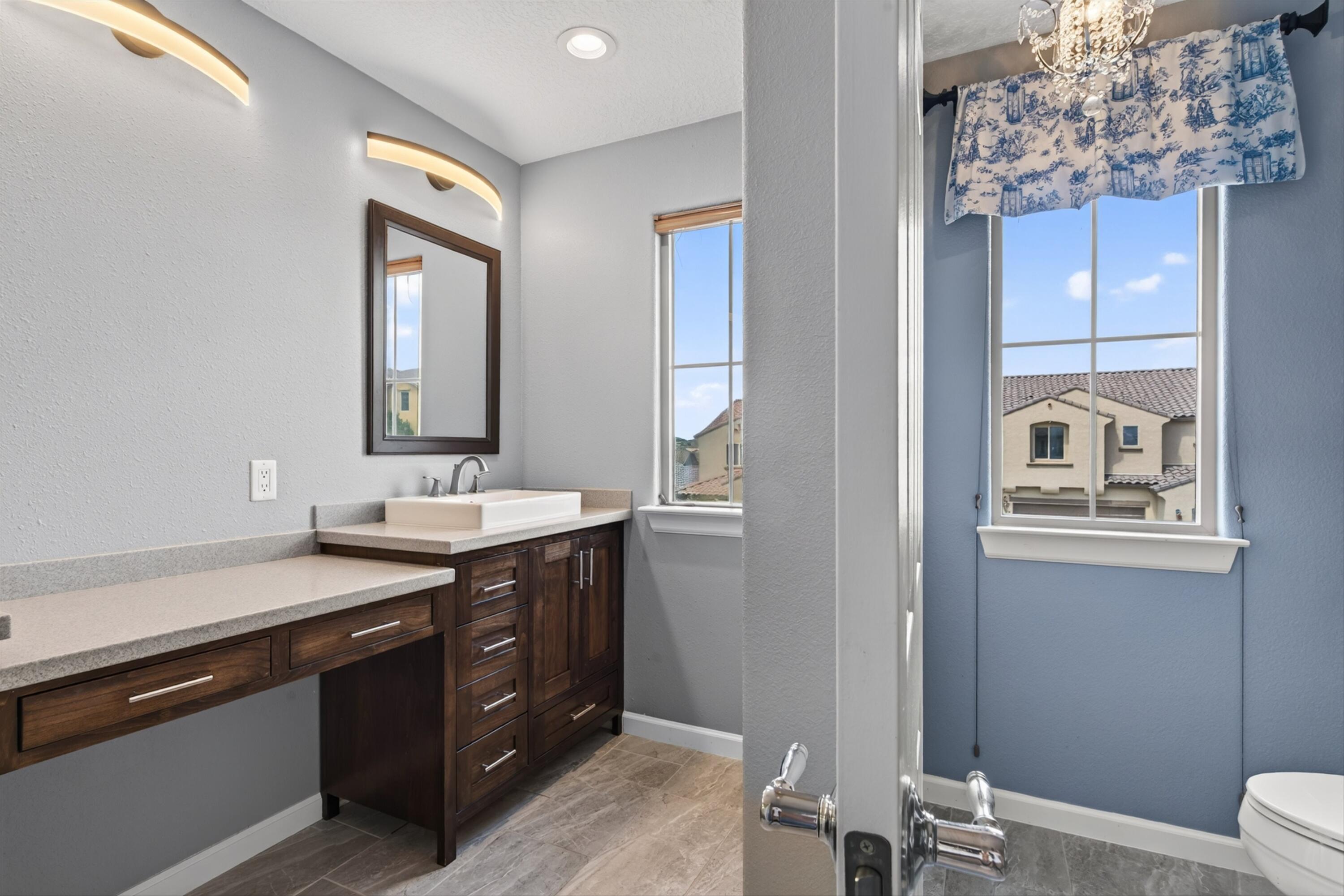 541 Loma Linda Loop NE