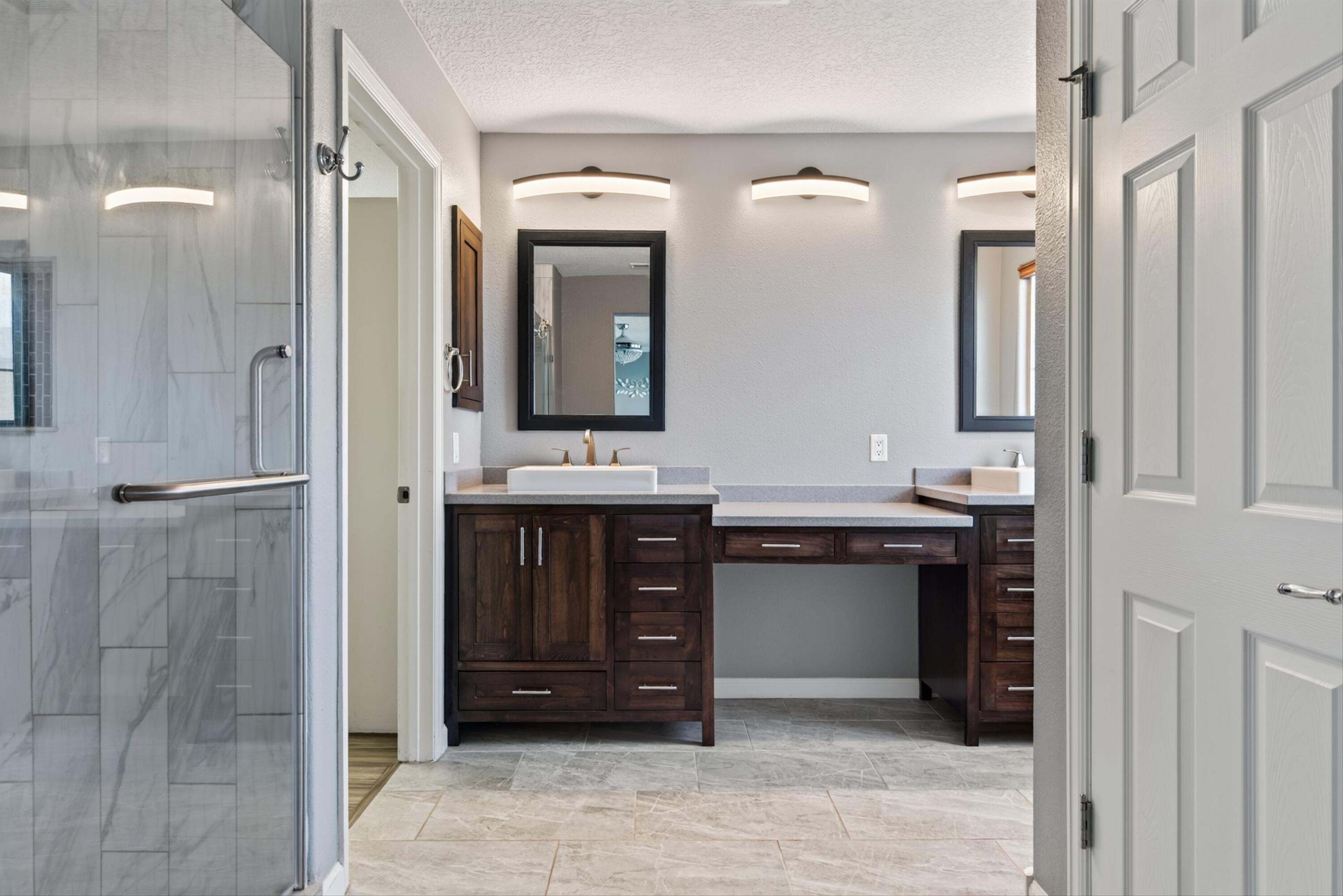 541 Loma Linda Loop NE