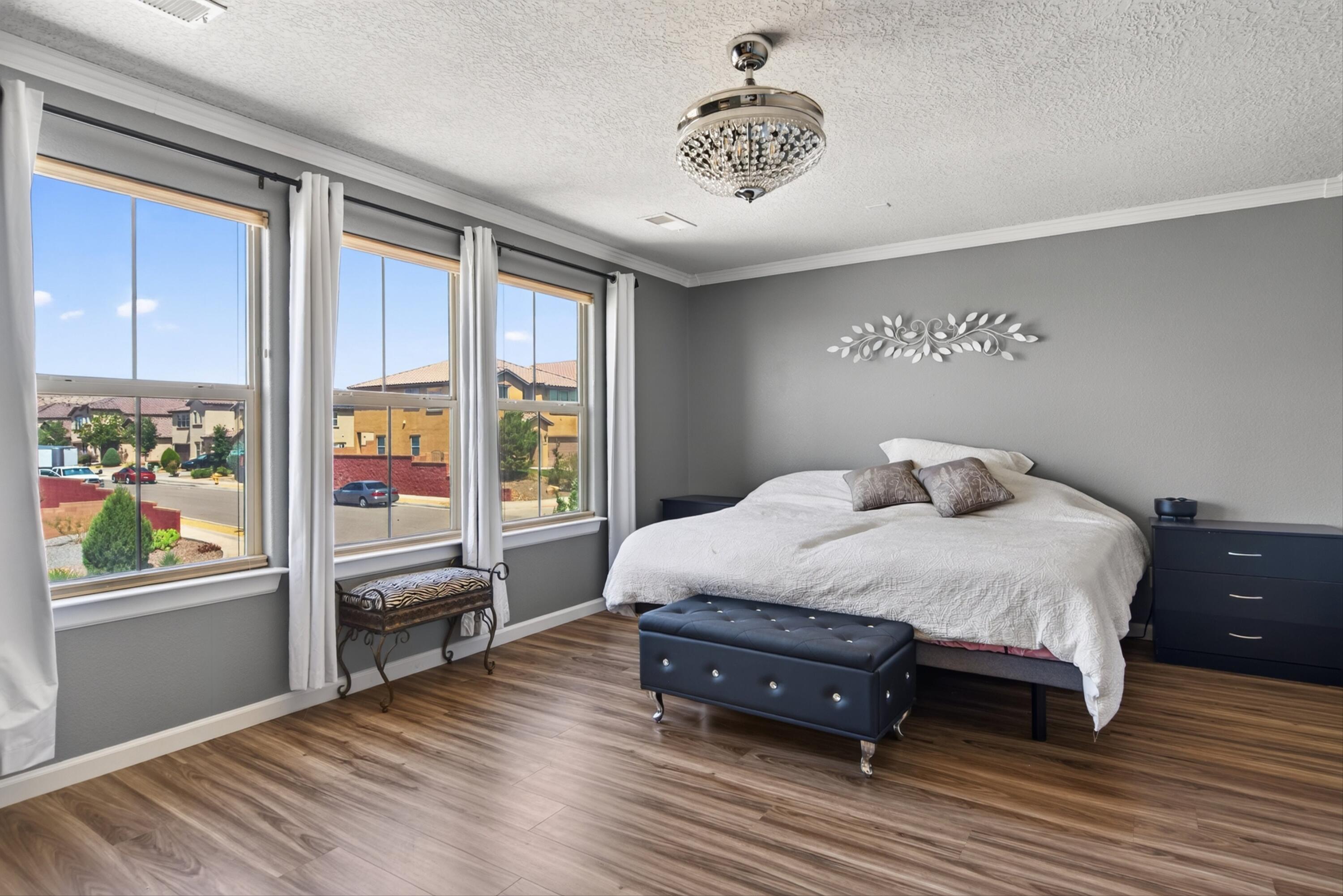 541 Loma Linda Loop NE