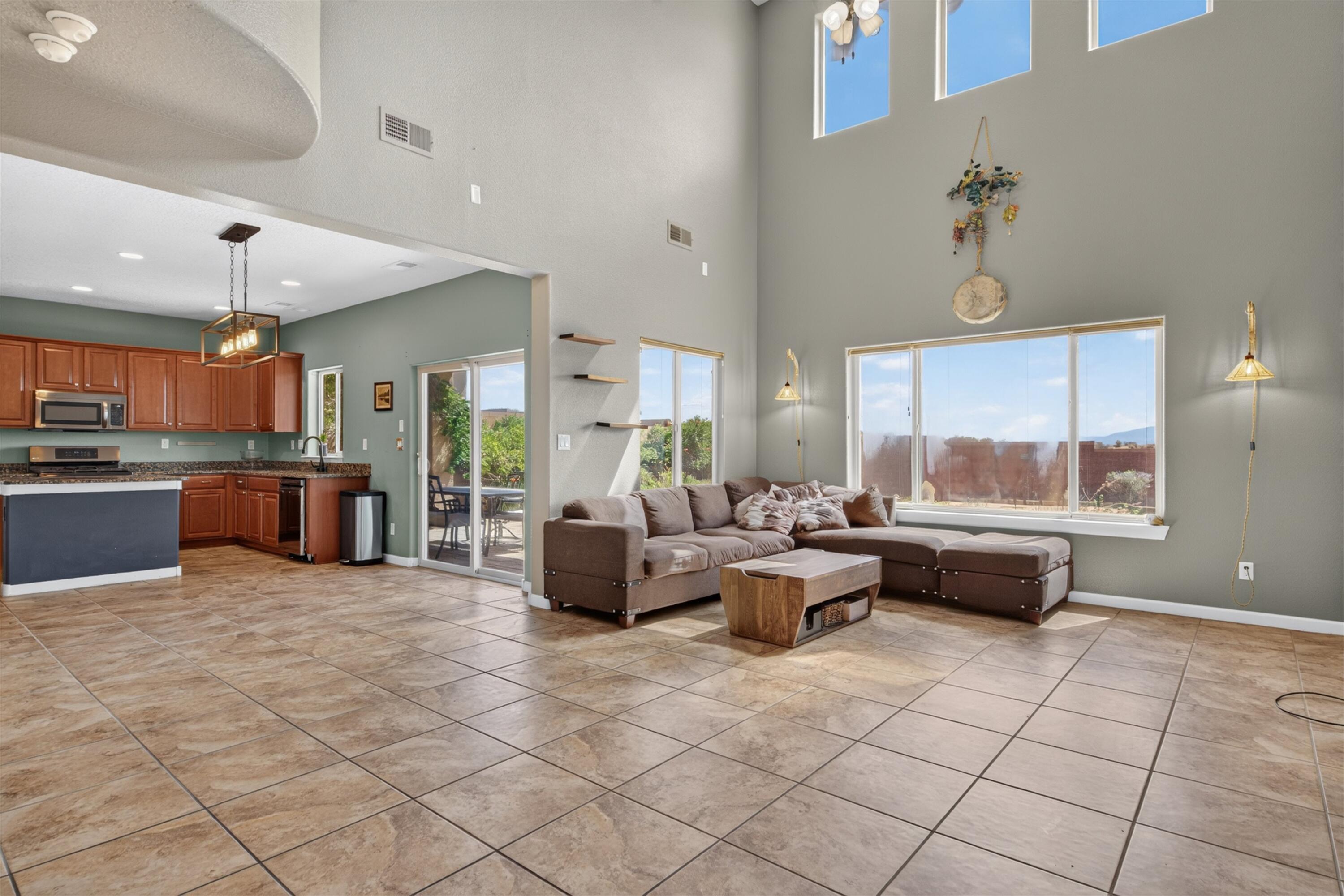541 Loma Linda Loop NE