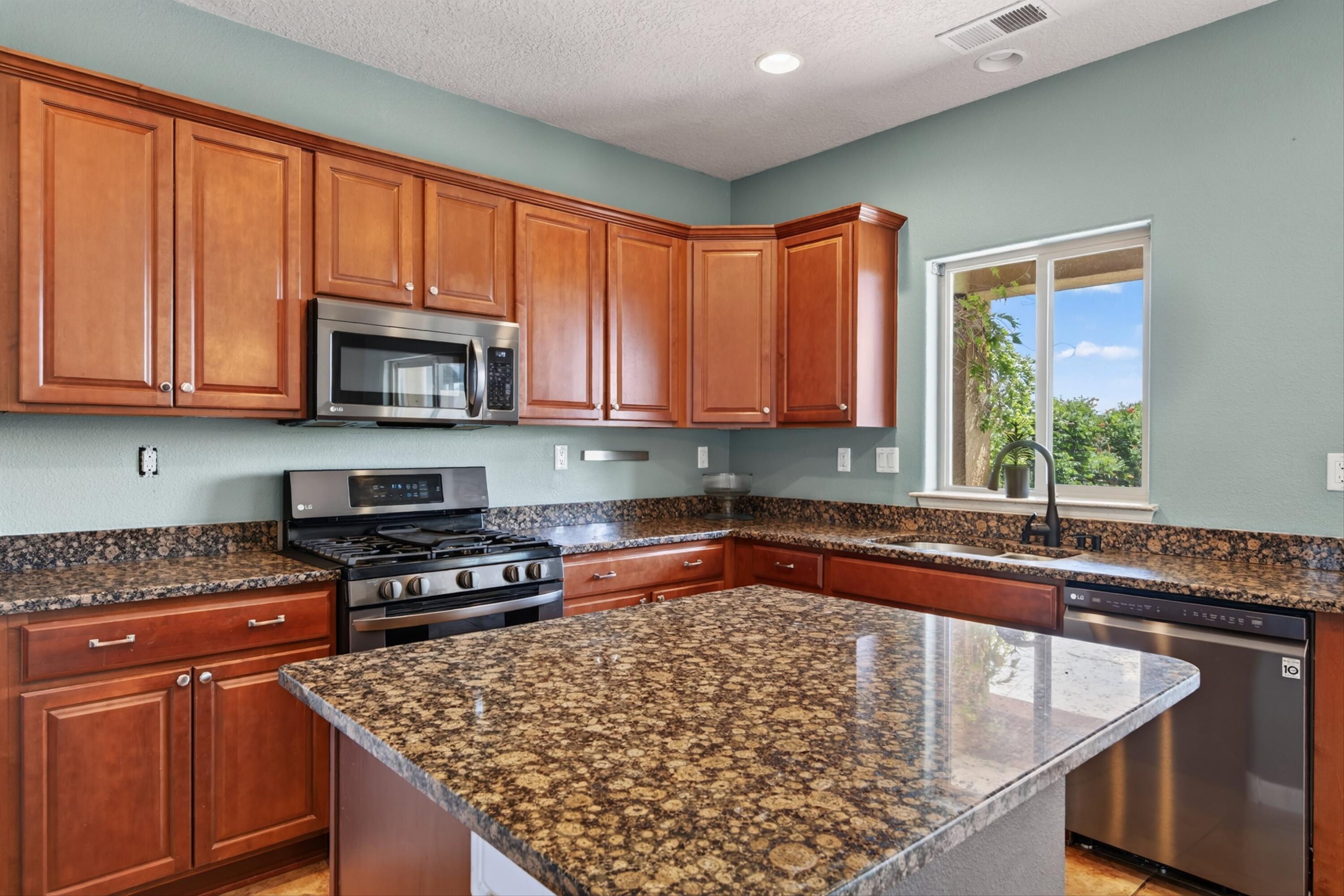541 Loma Linda Loop NE