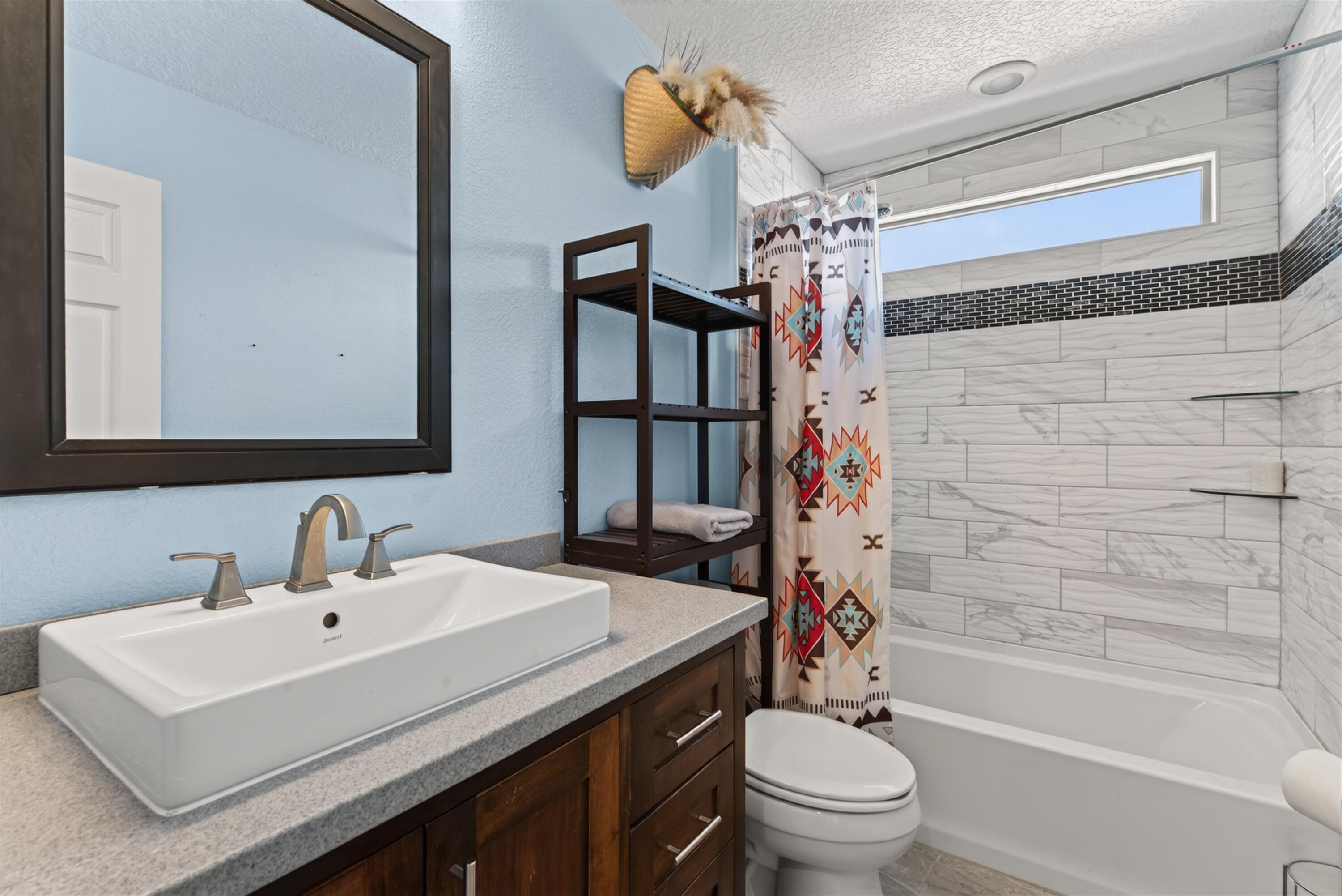 541 Loma Linda Loop NE