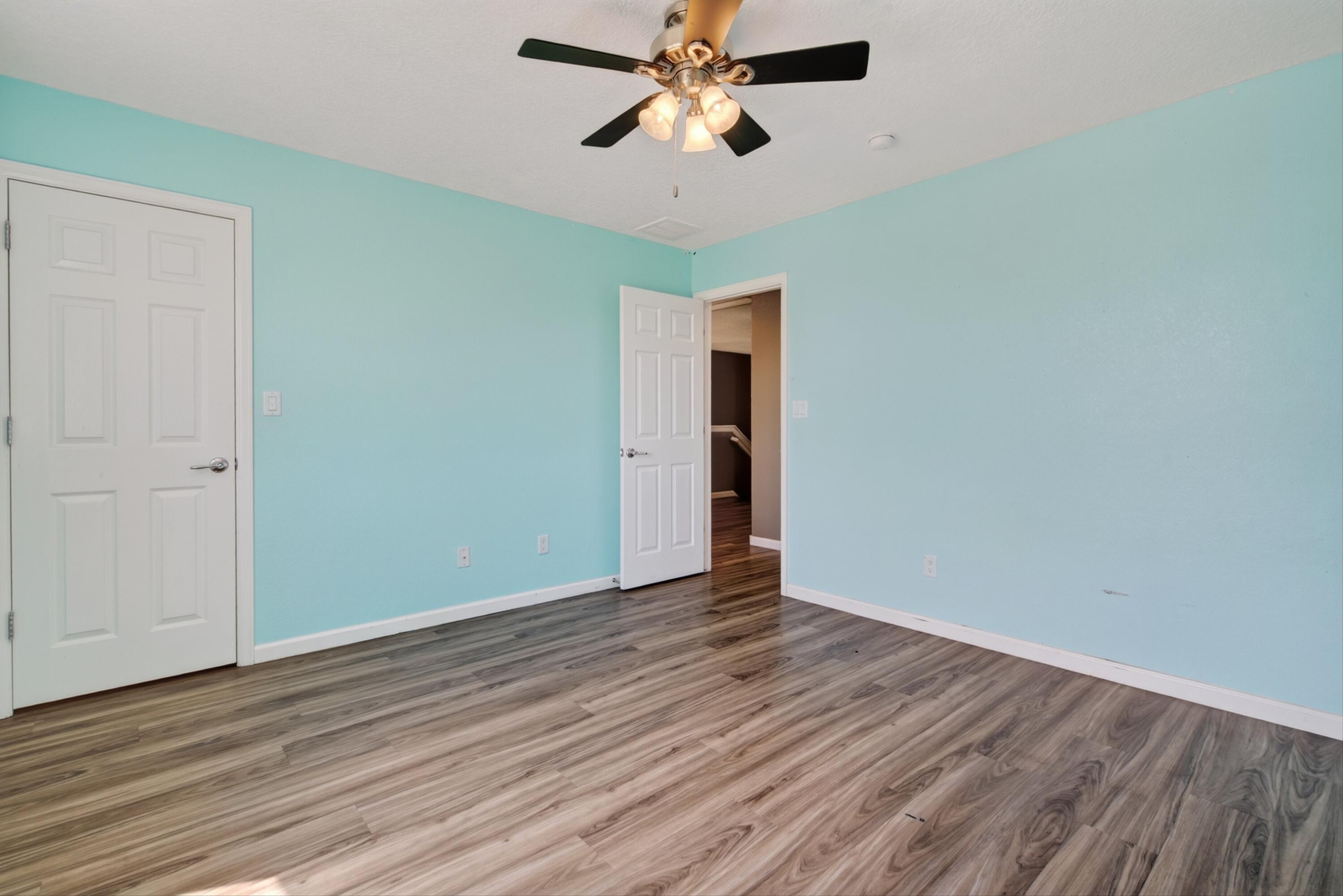 541 Loma Linda Loop NE