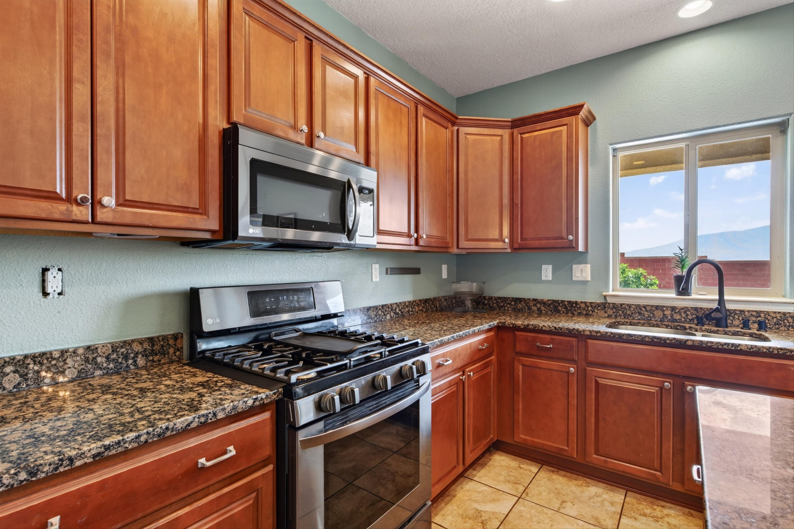 541 Loma Linda Loop NE