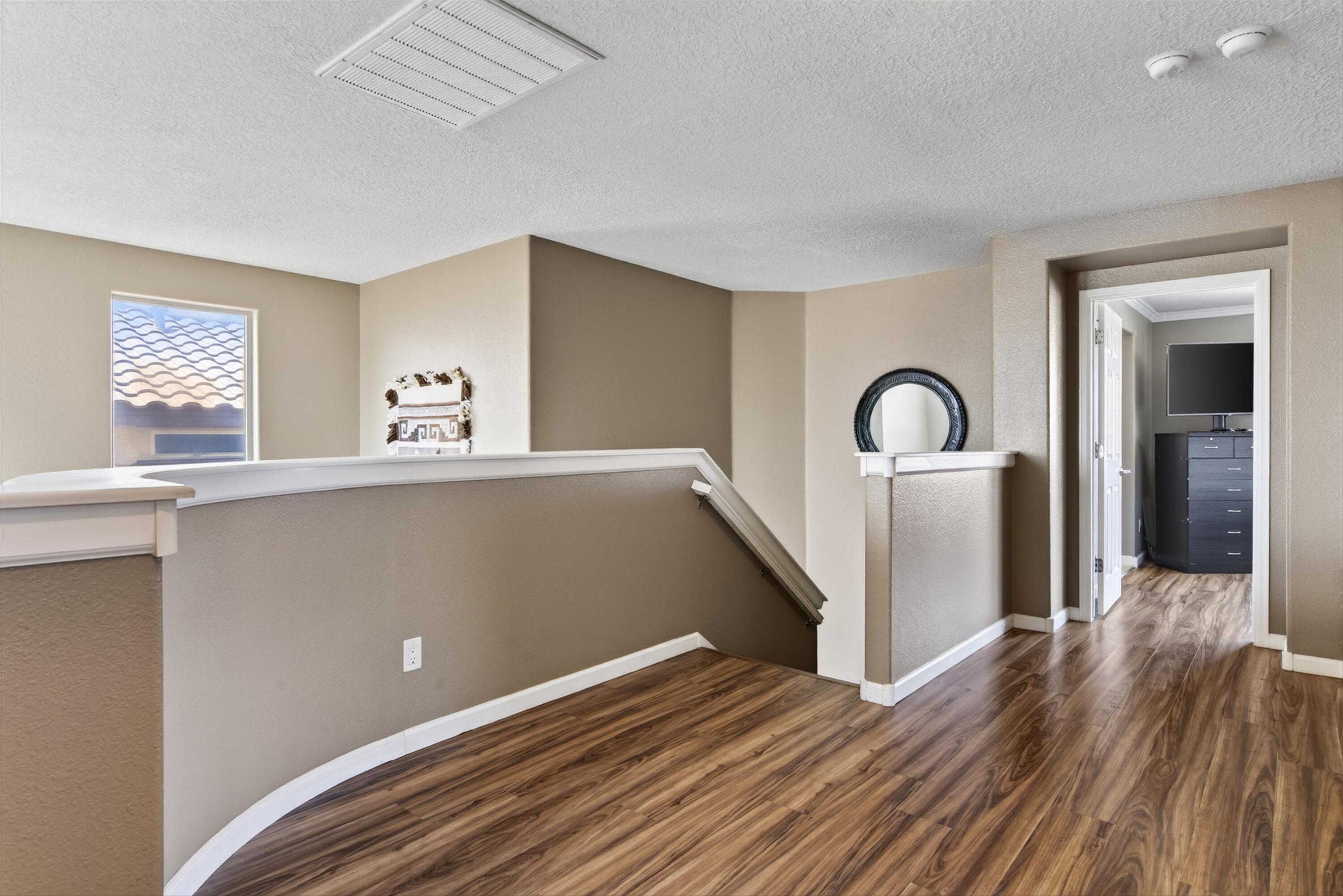 541 Loma Linda Loop NE