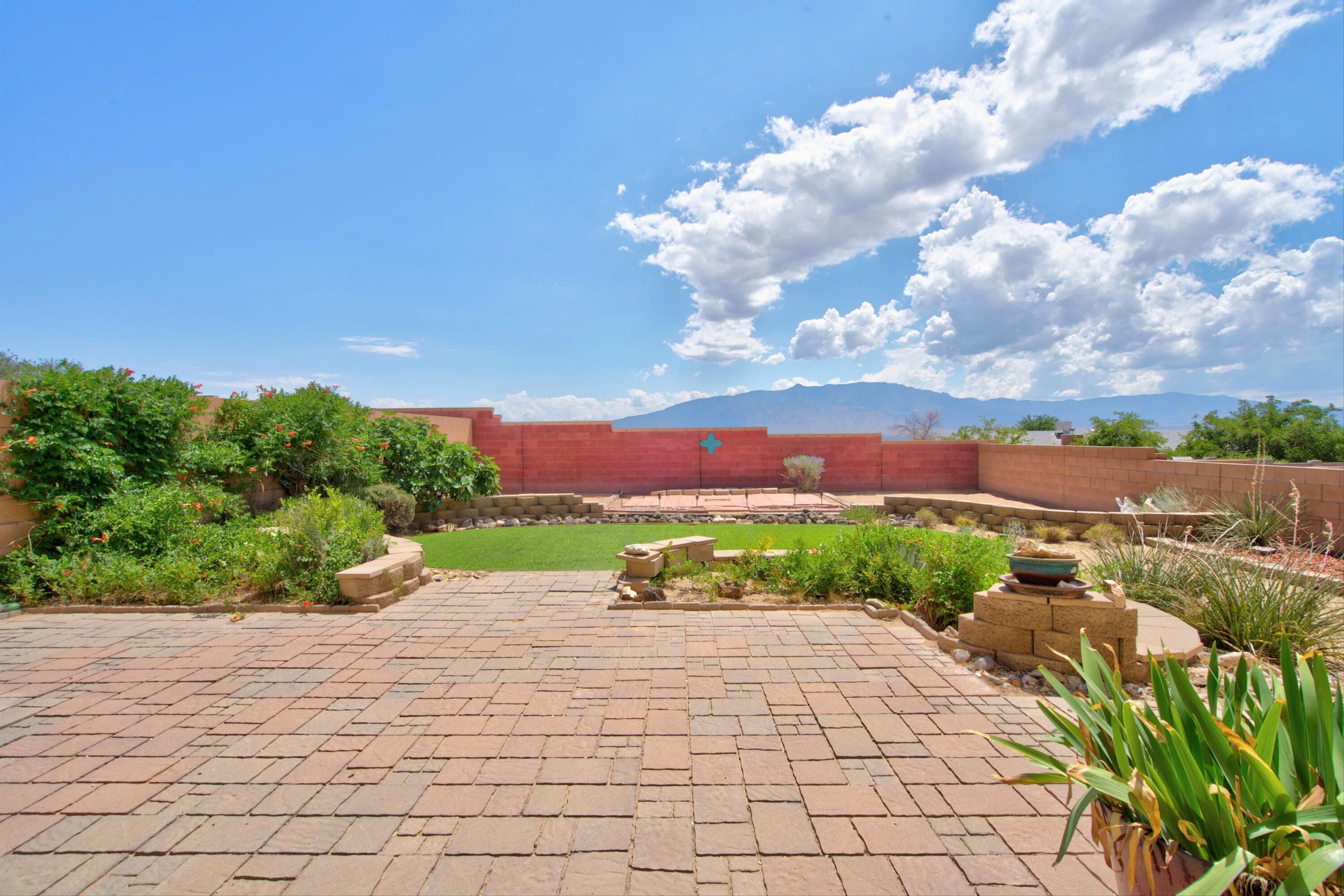 541 Loma Linda Loop NE