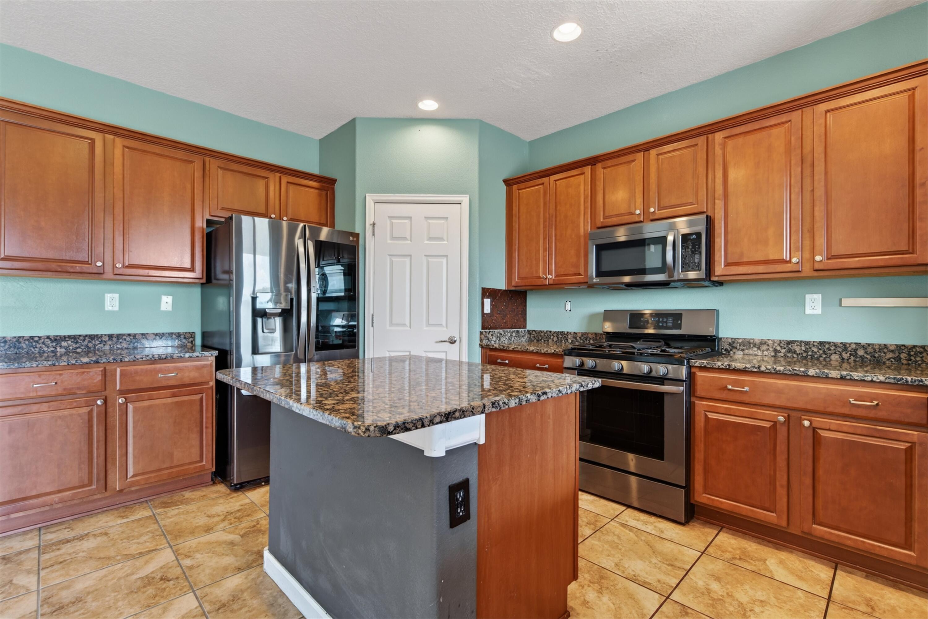 541 Loma Linda Loop NE