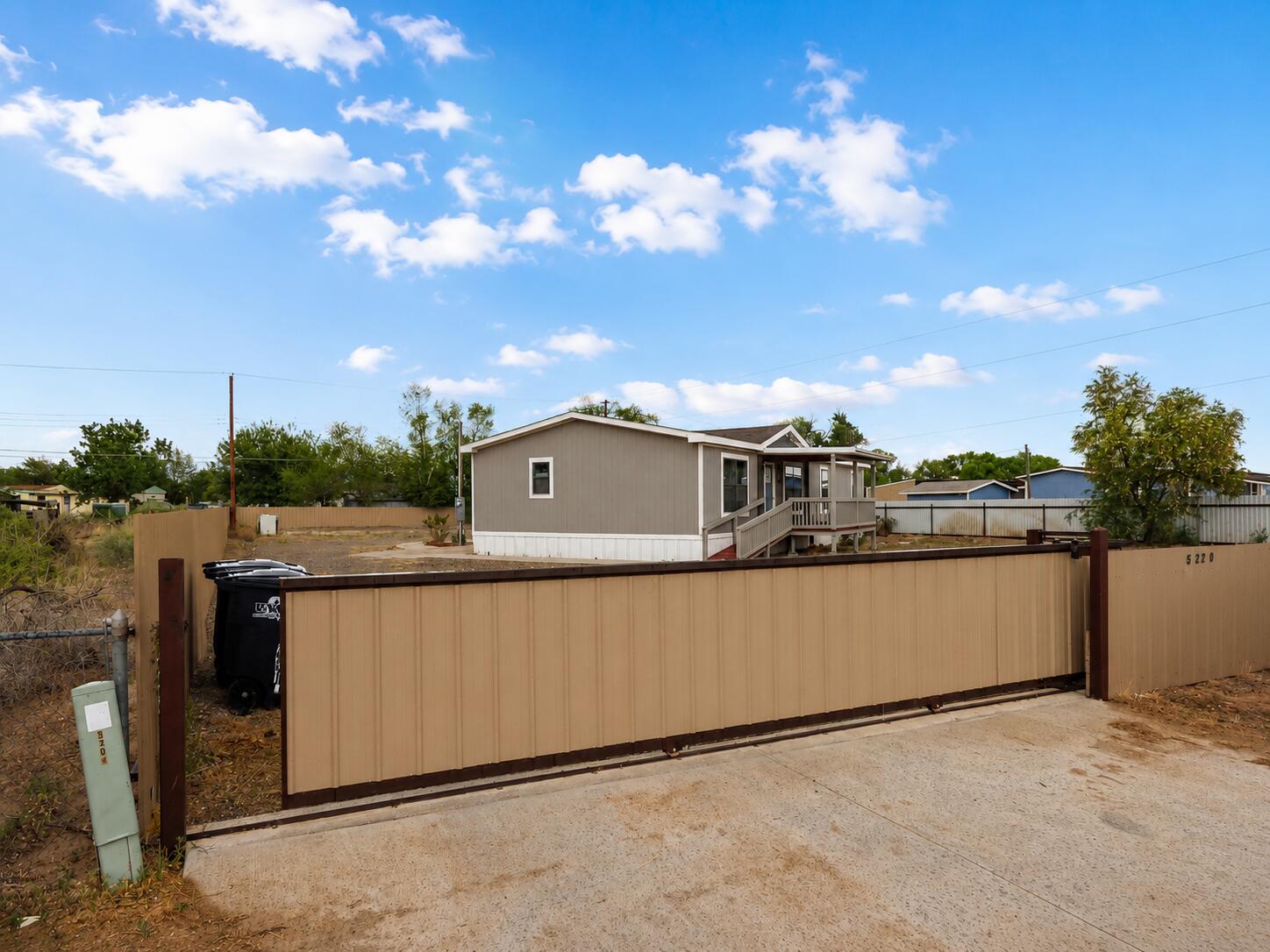 5220 Cerritos Avenue