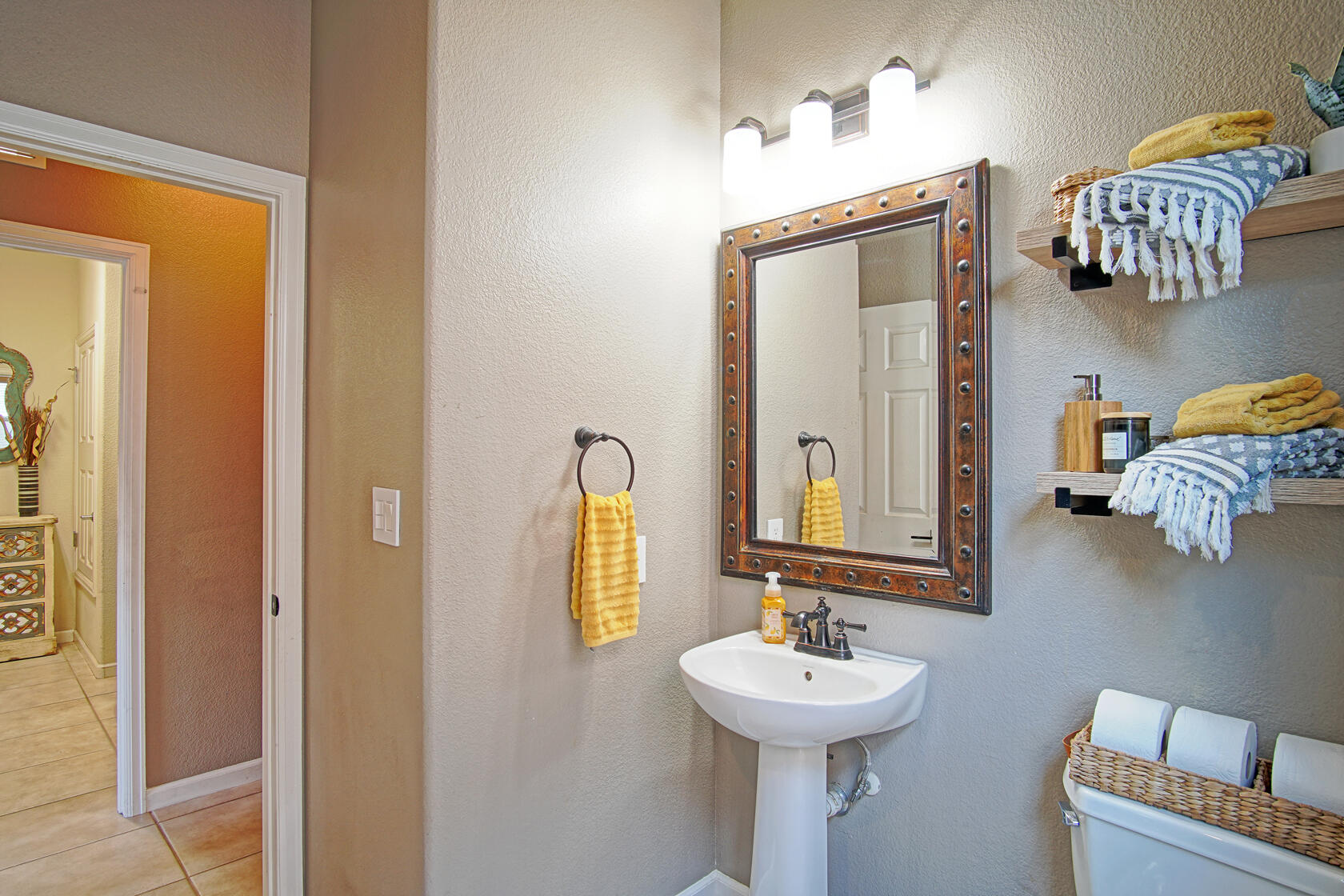 101 Paseo Vista Loop NE