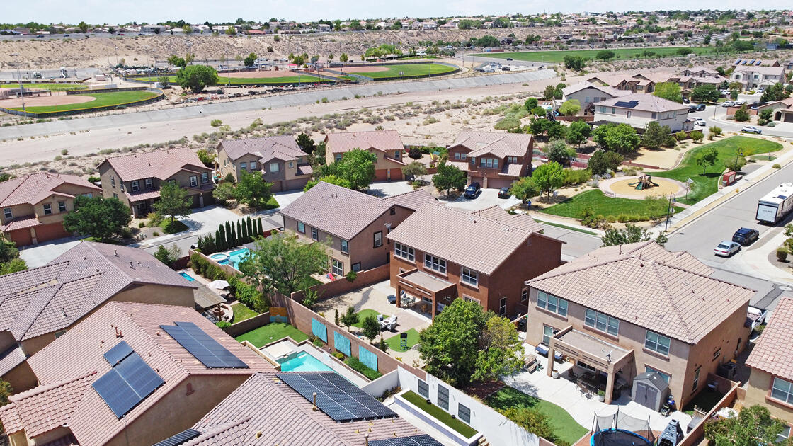 101 Paseo Vista Loop NE