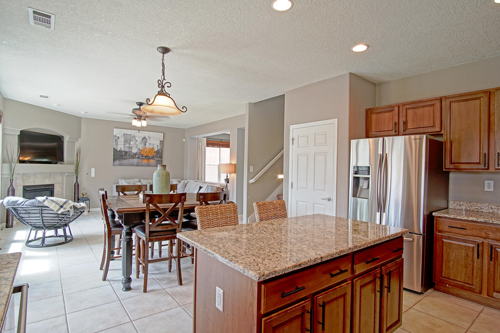 101 Paseo Vista Loop NE