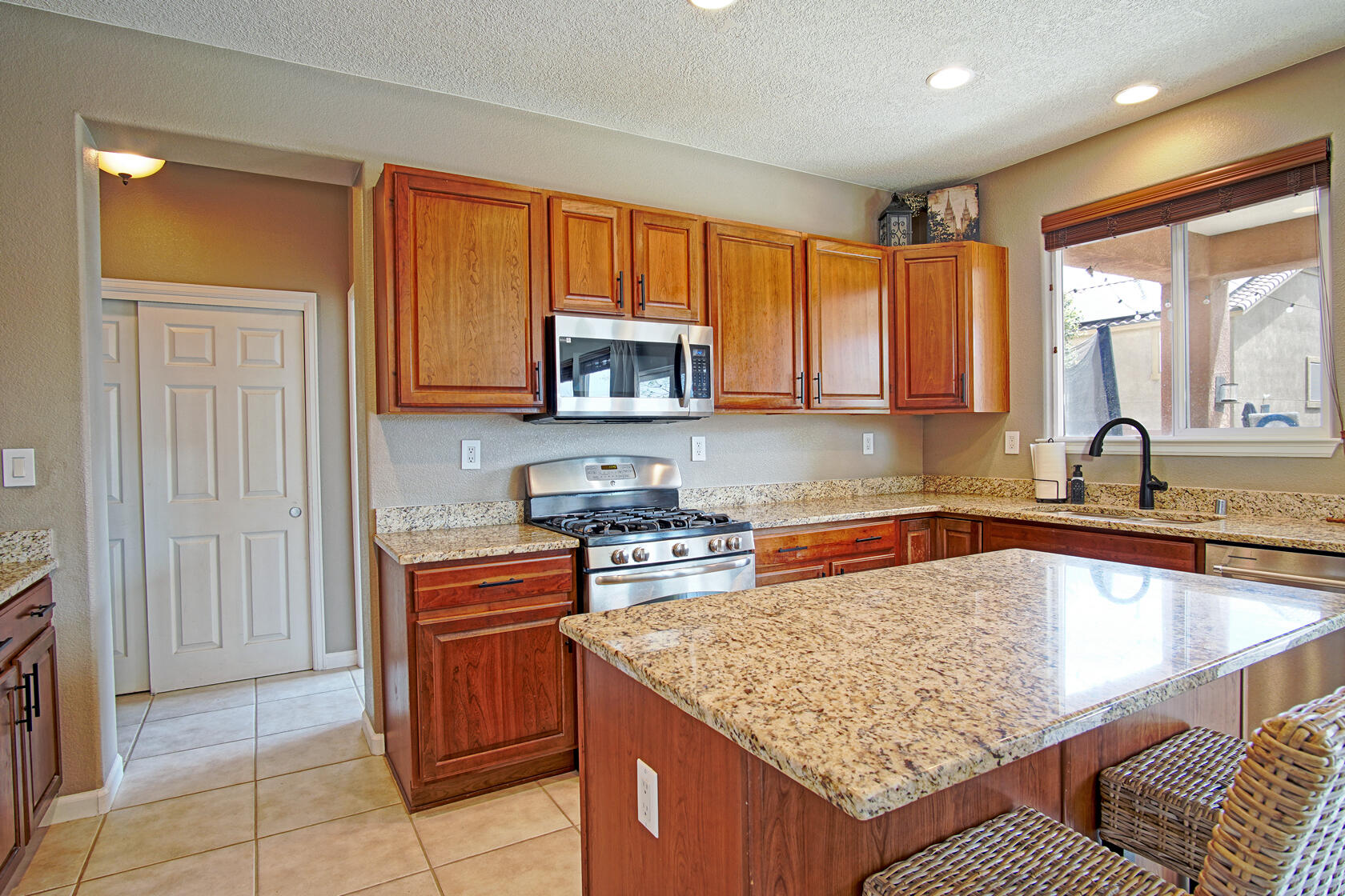 101 Paseo Vista Loop NE