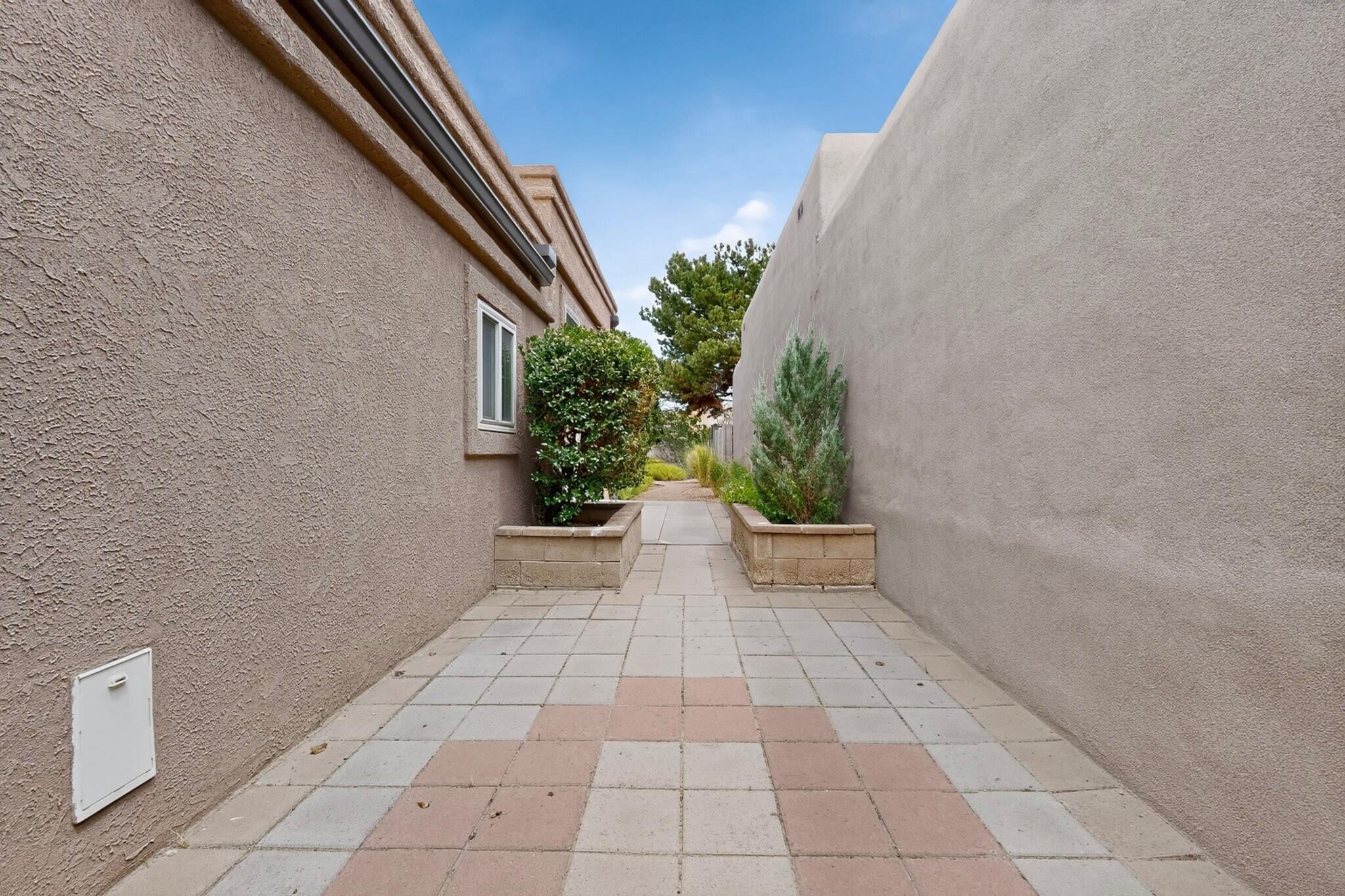9663 De Vargas Loop NE