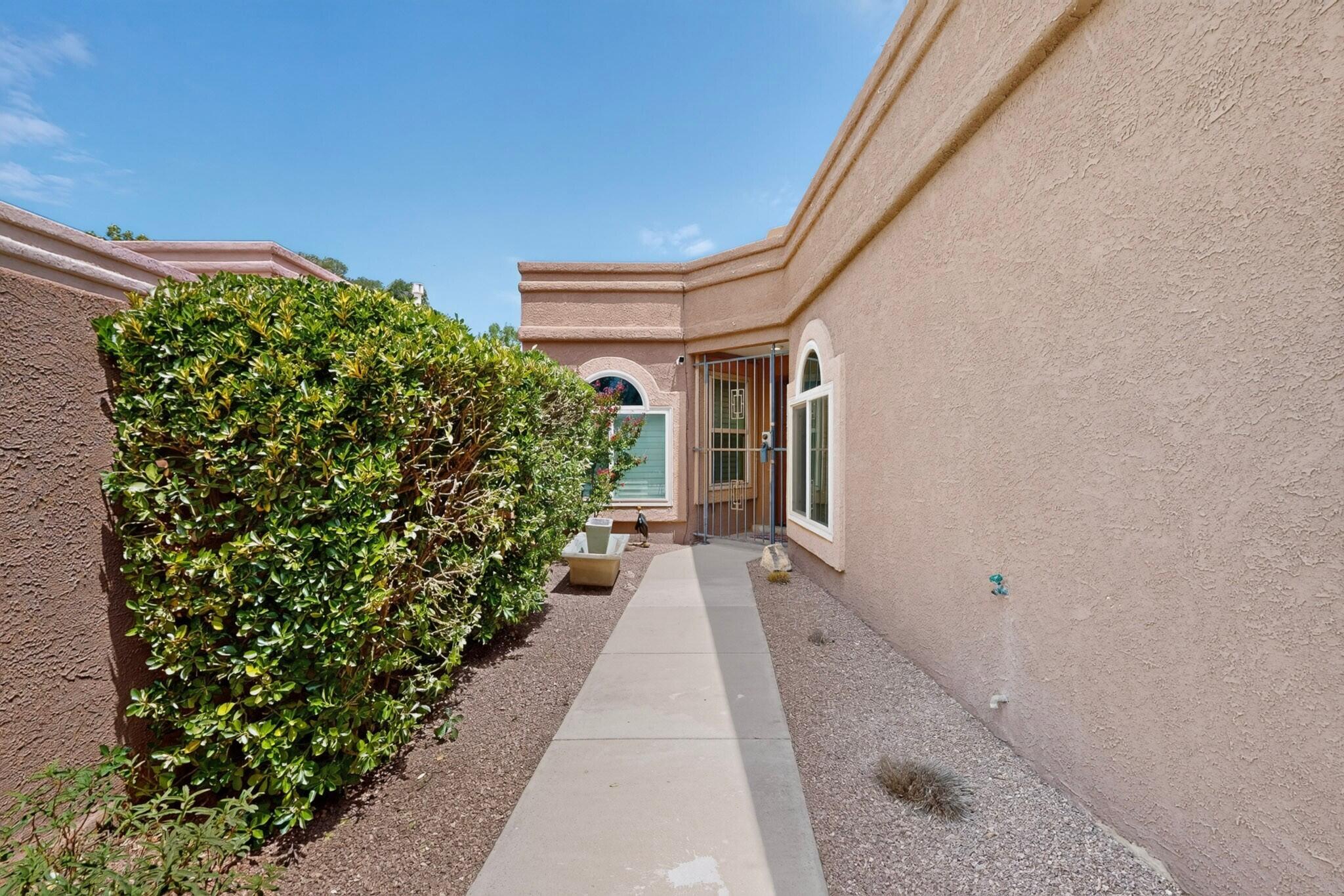 9663 De Vargas Loop NE