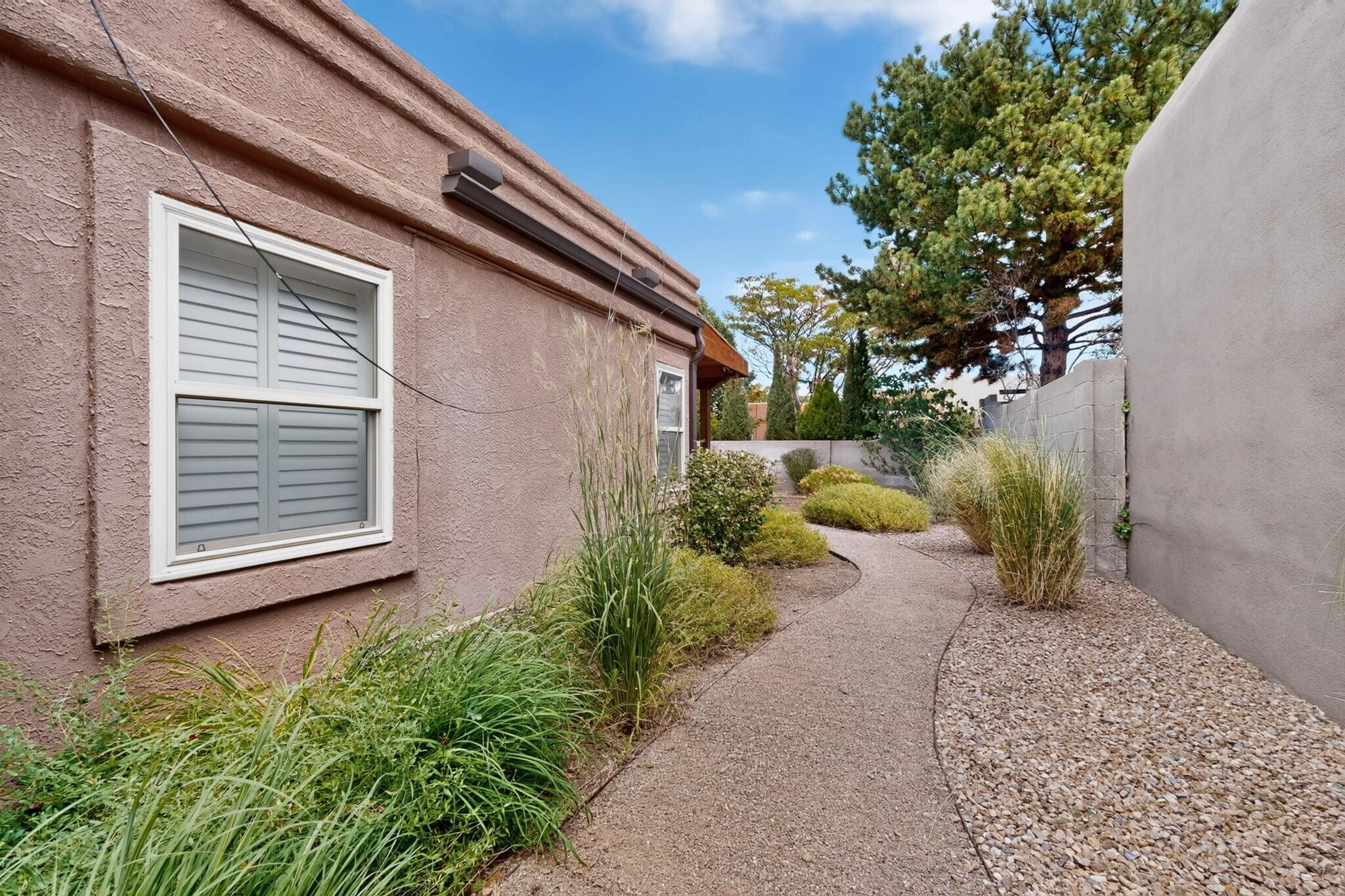 9663 De Vargas Loop NE
