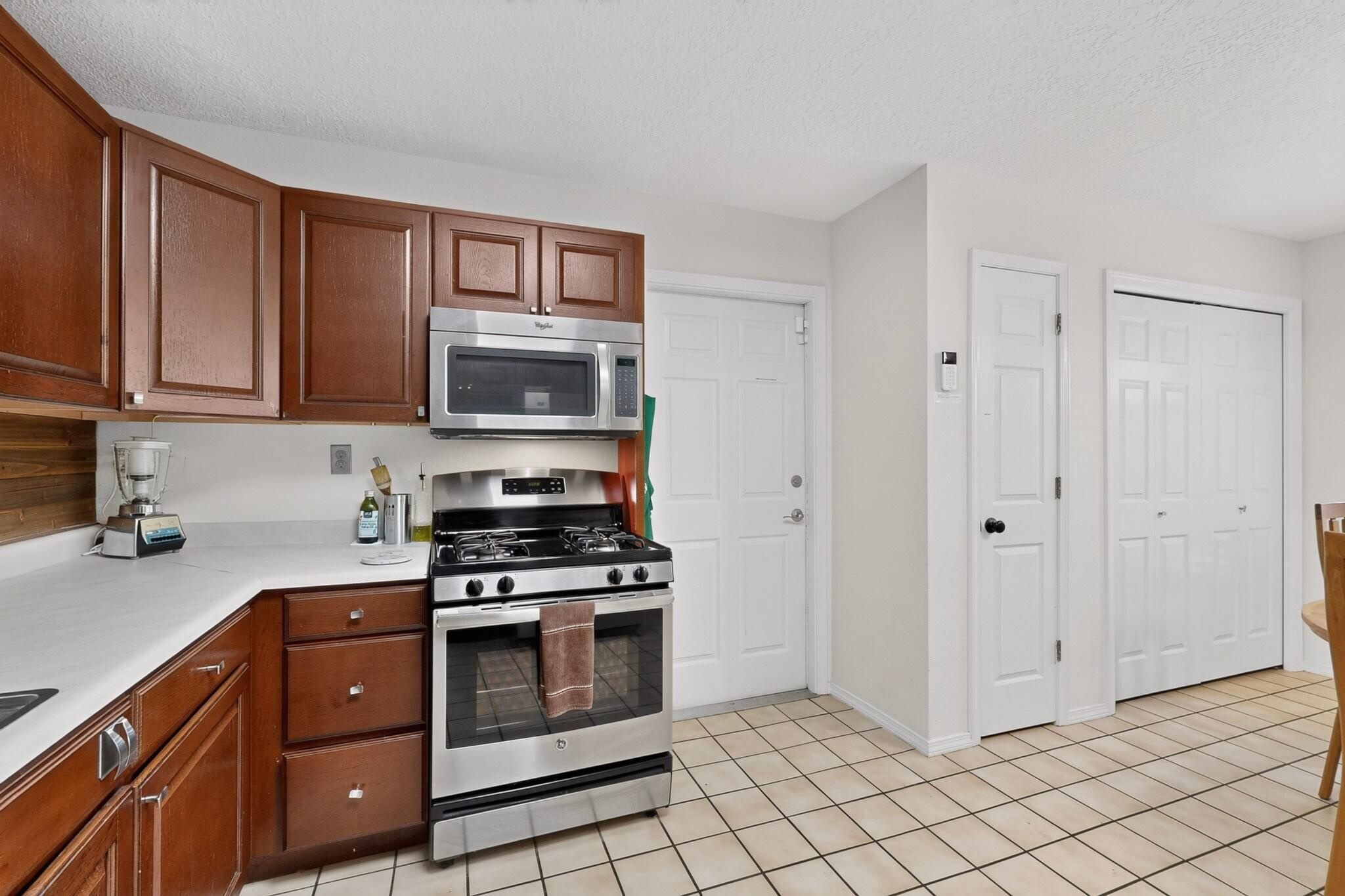 9663 De Vargas Loop NE