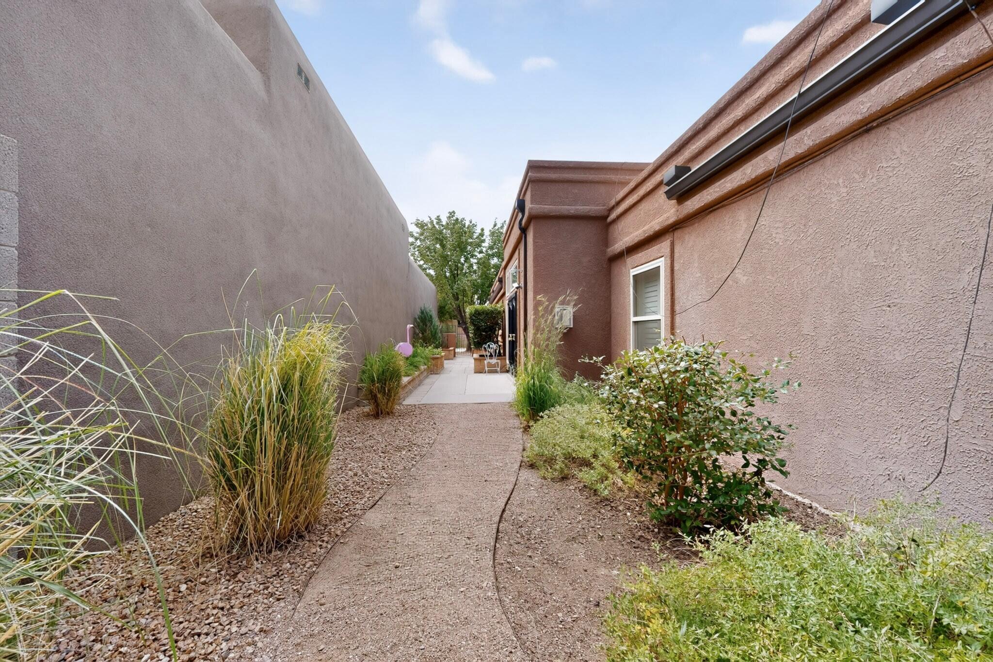 9663 De Vargas Loop NE