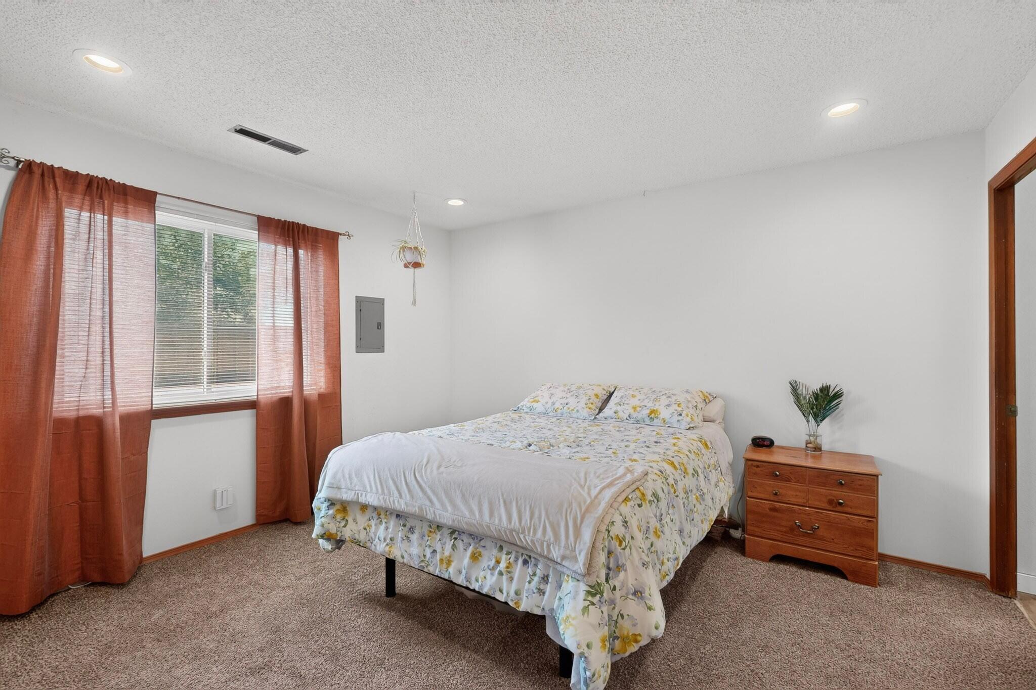 3709 Valerie Place NE