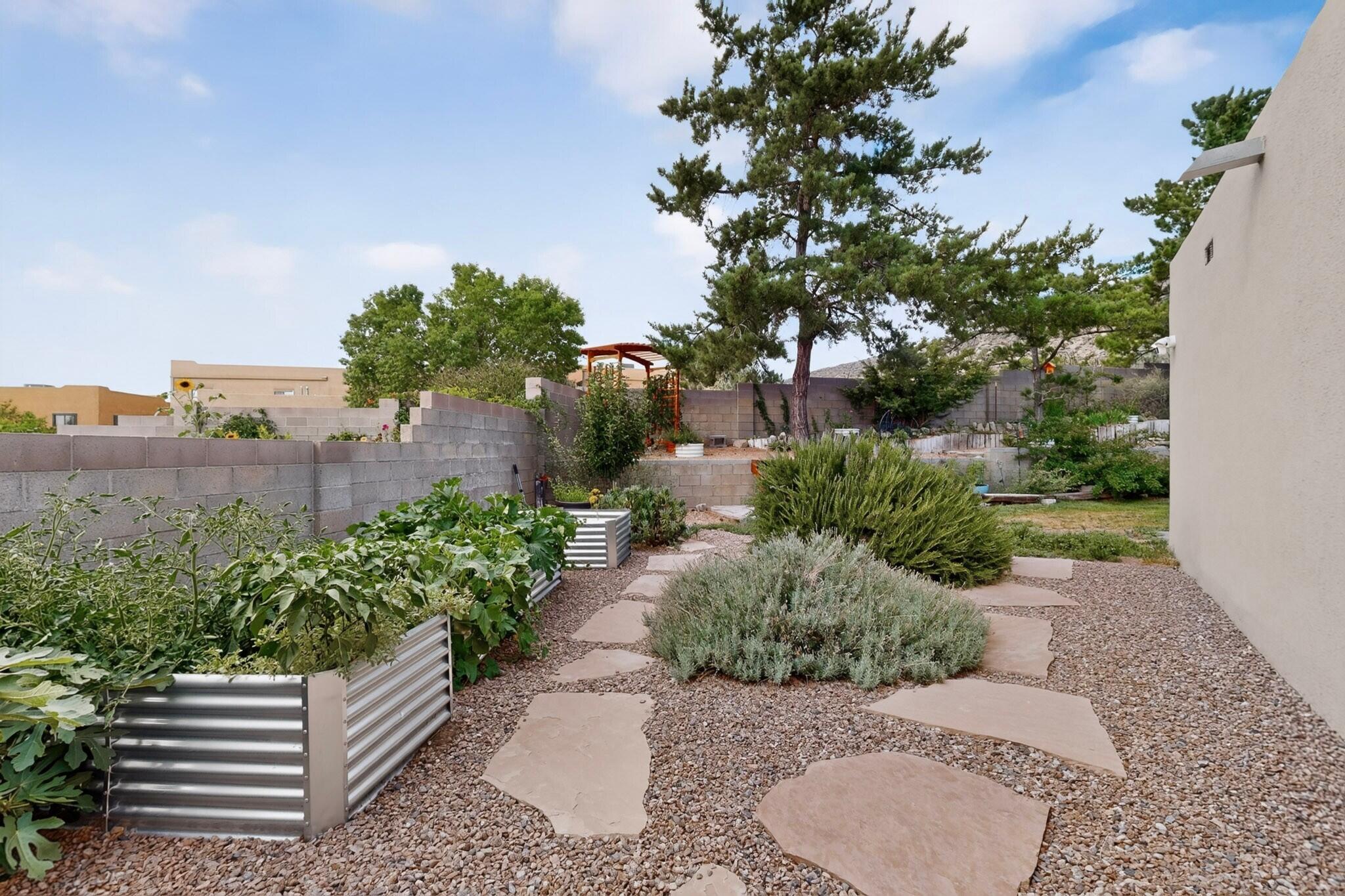 2524 Madre Drive NE
