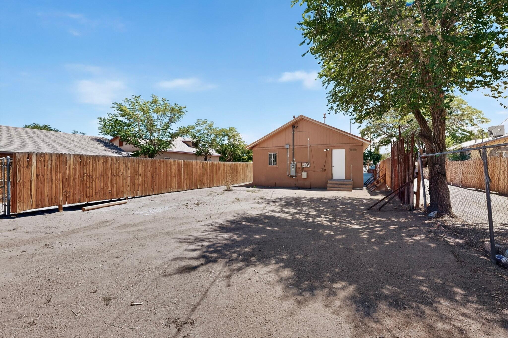1835 Broadway Boulevard SE