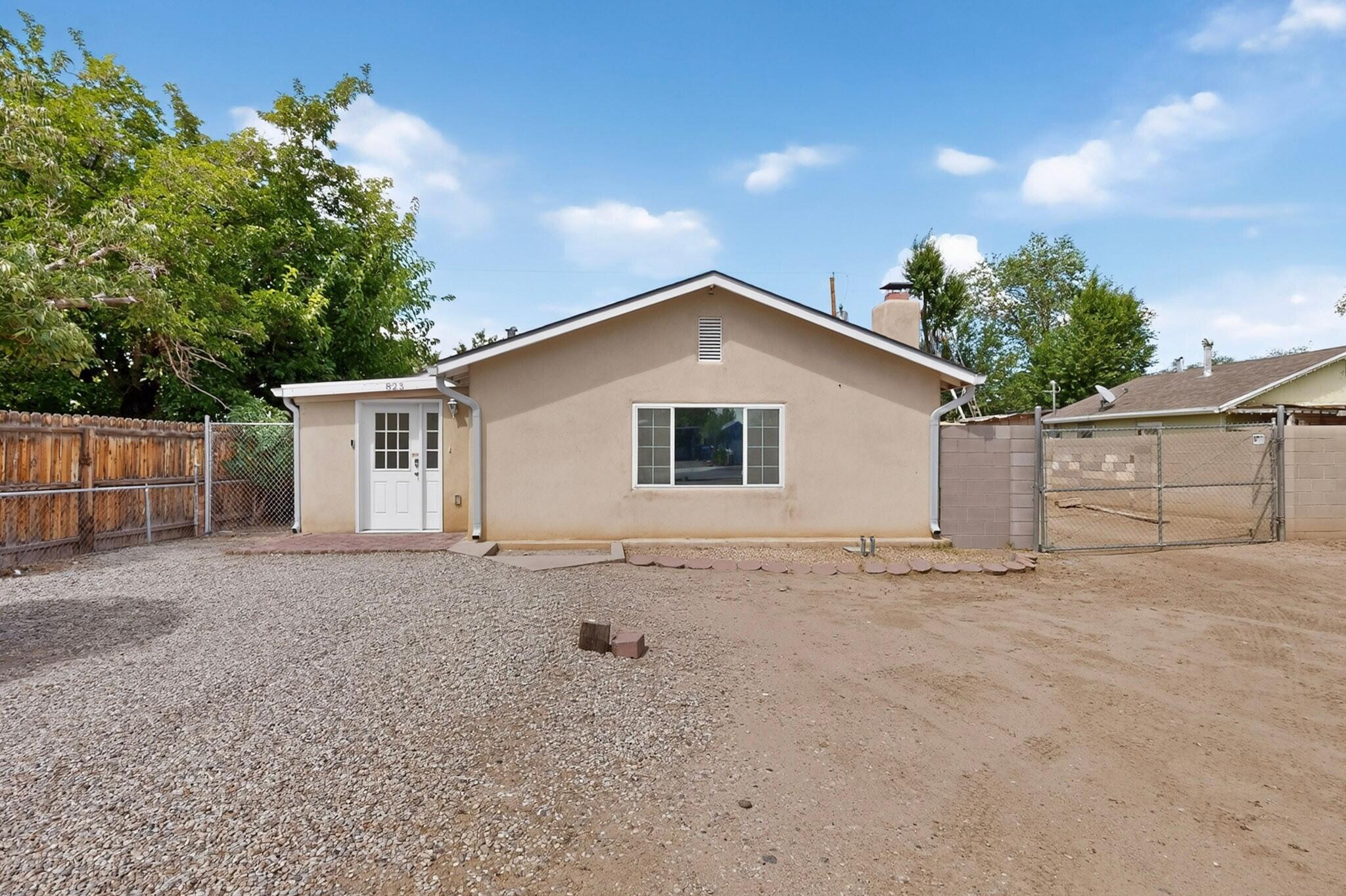 823 San Lorenzo Avenue NW