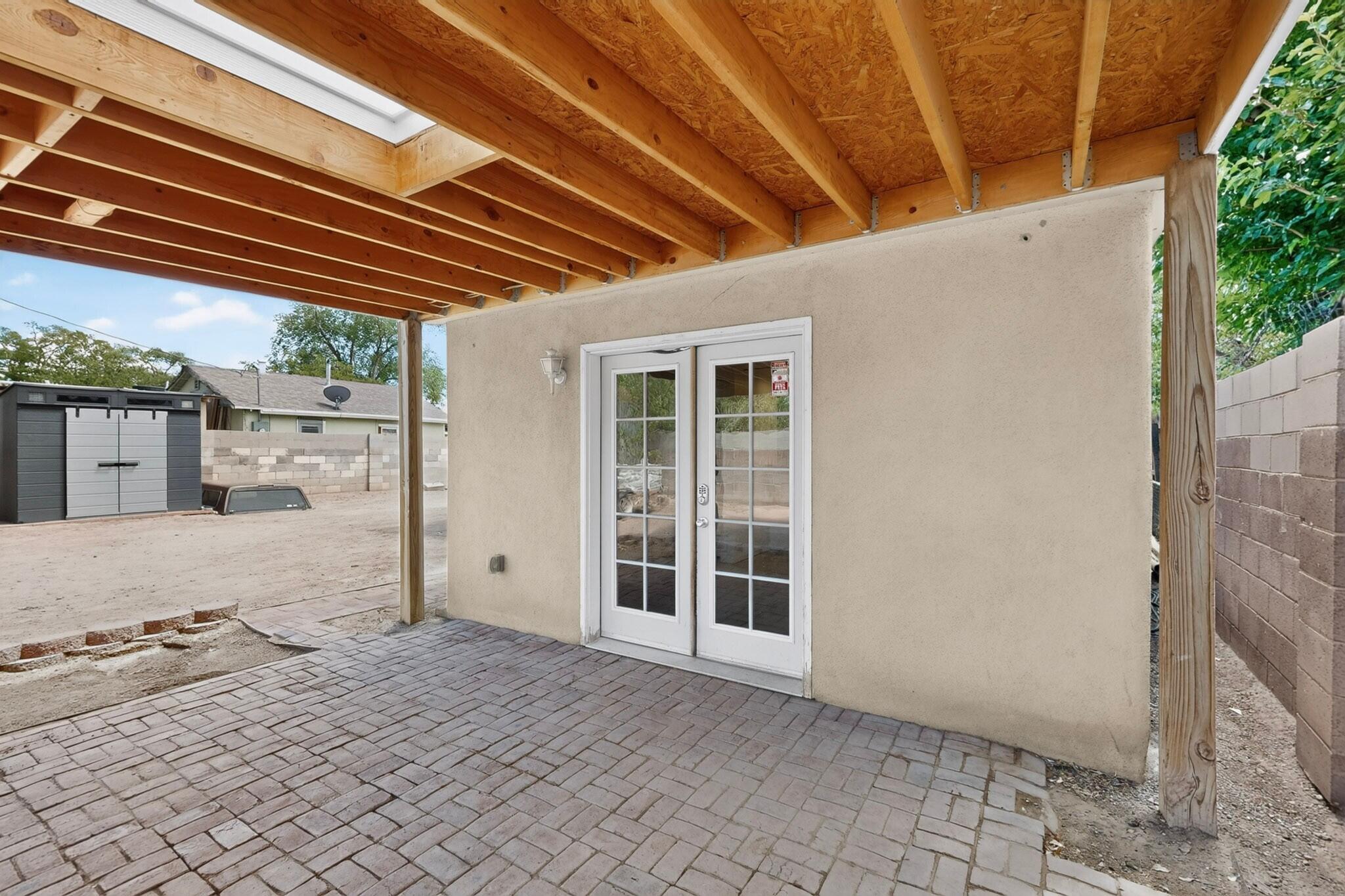 823 San Lorenzo Avenue NW