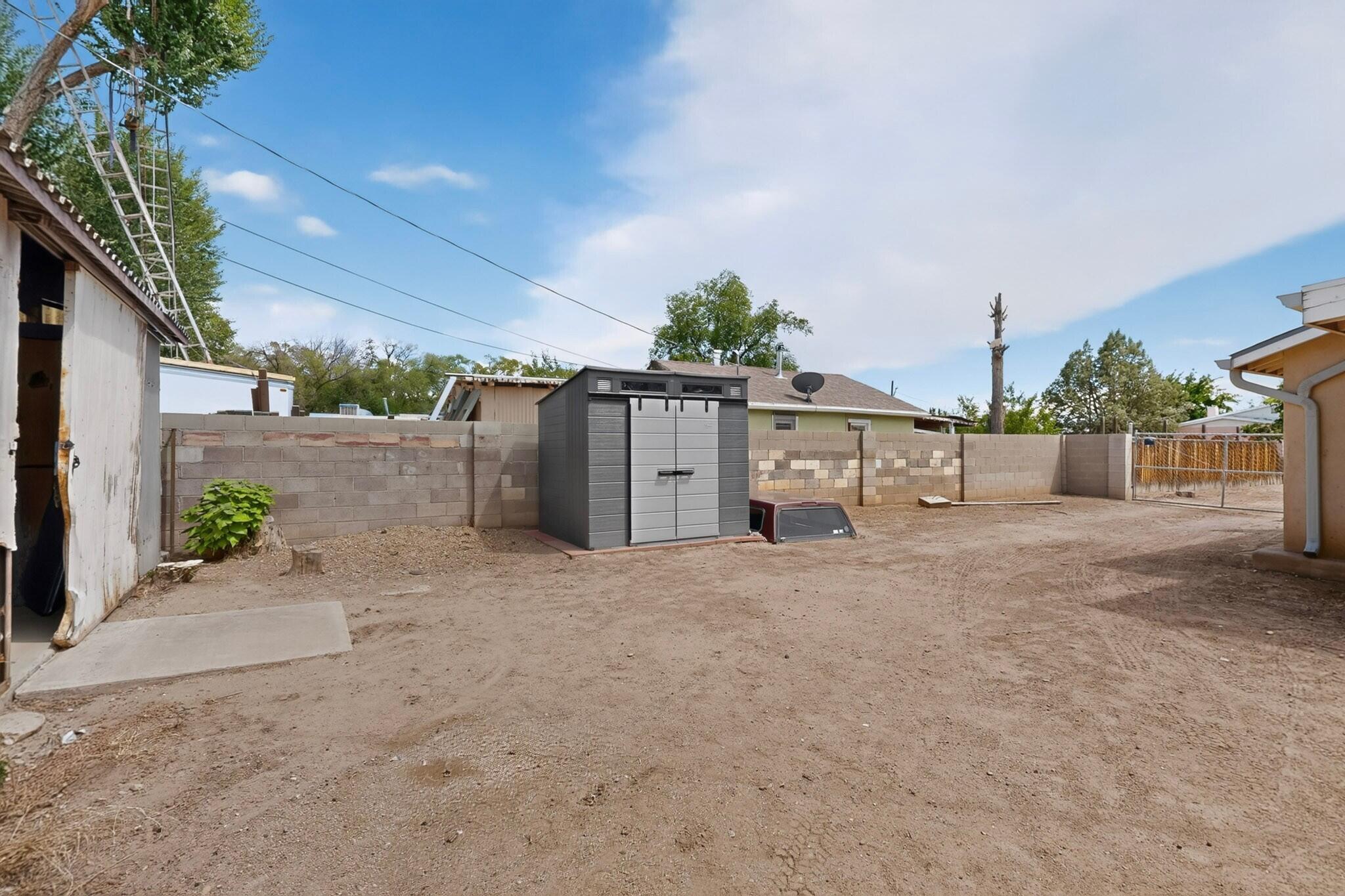 823 San Lorenzo Avenue NW