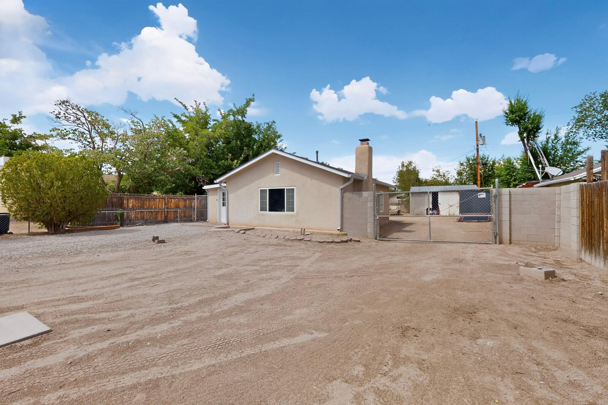 823 San Lorenzo Avenue NW