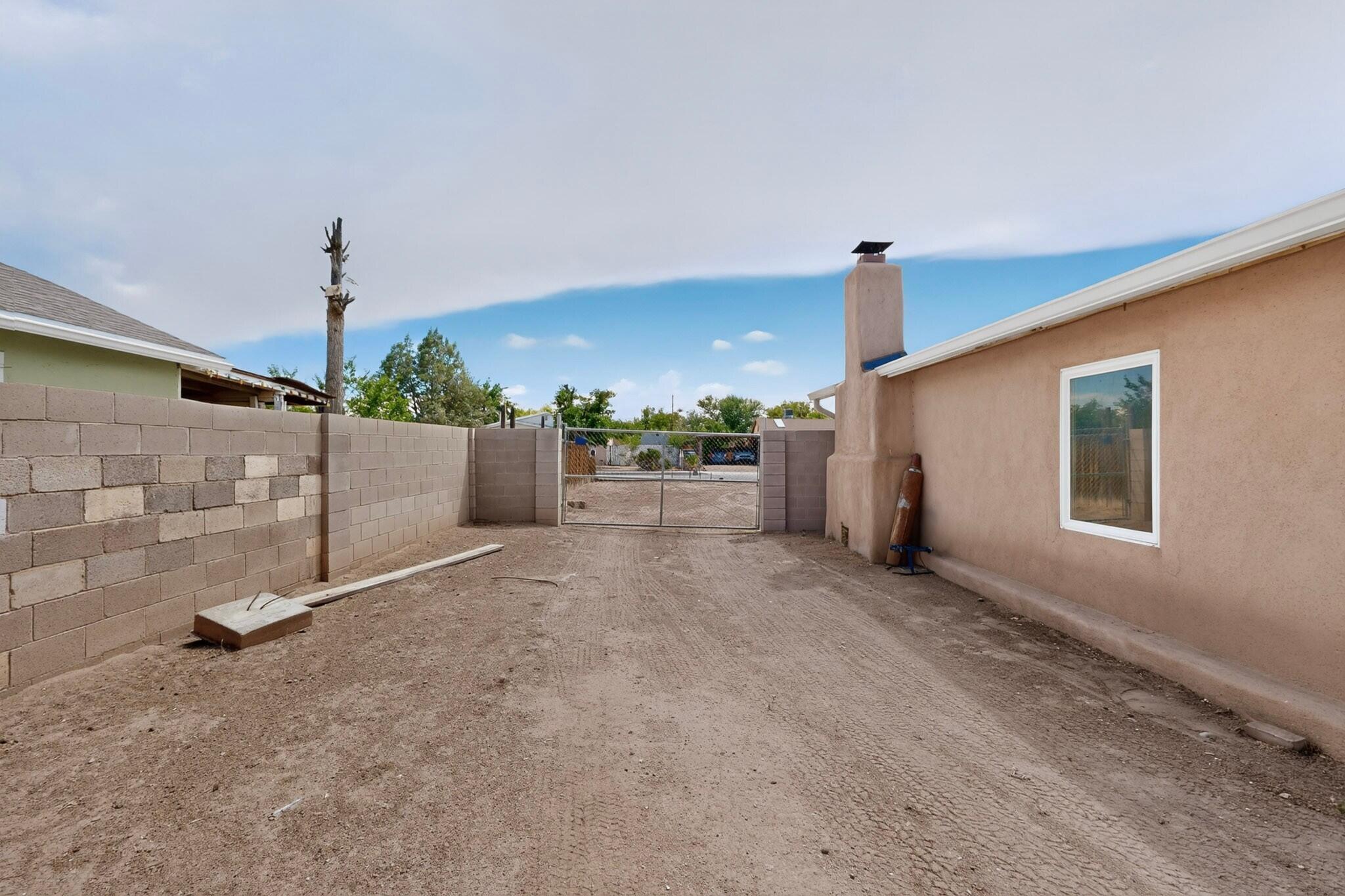 823 San Lorenzo Avenue NW