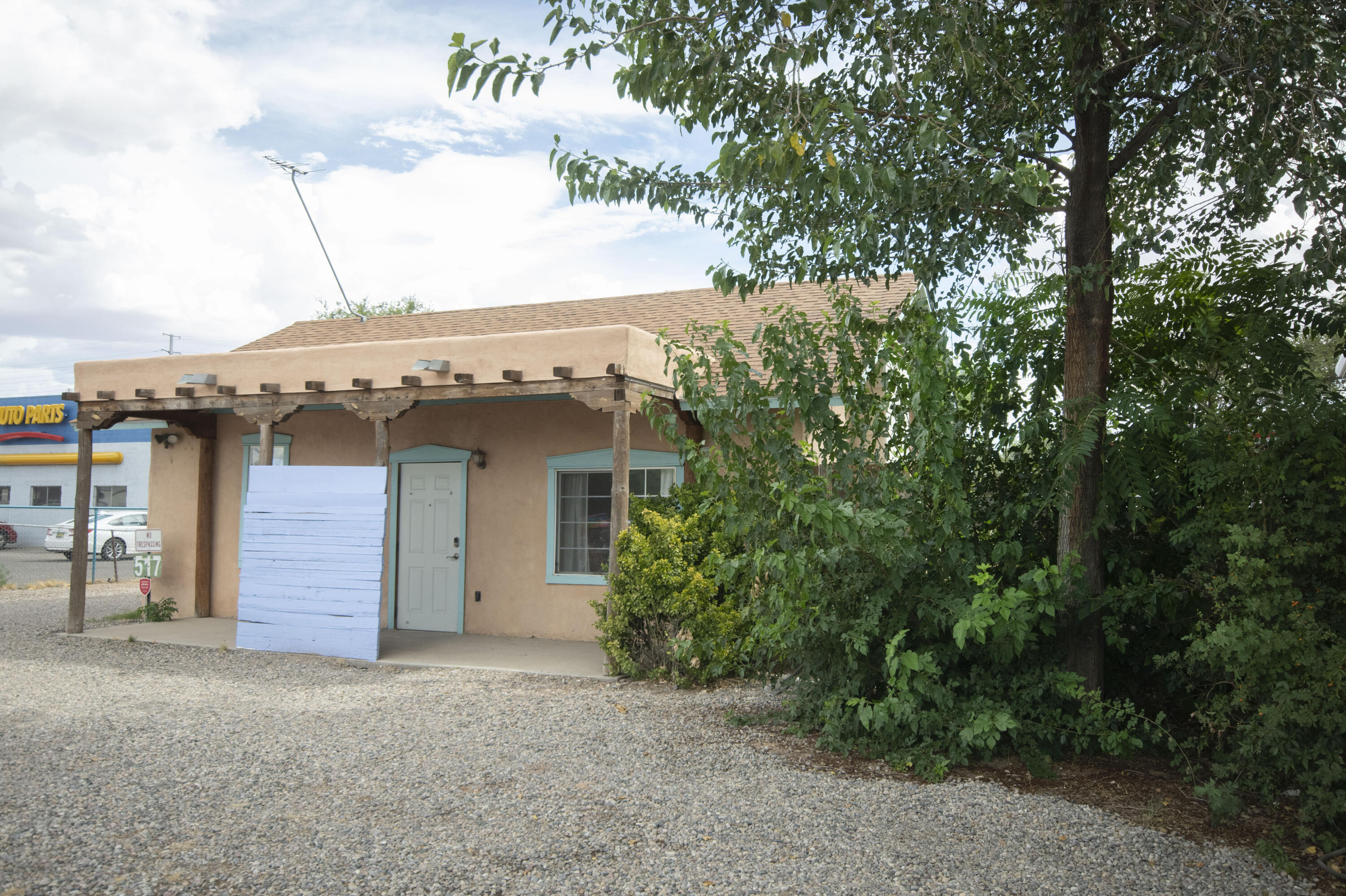 517 E Reinken Avenue