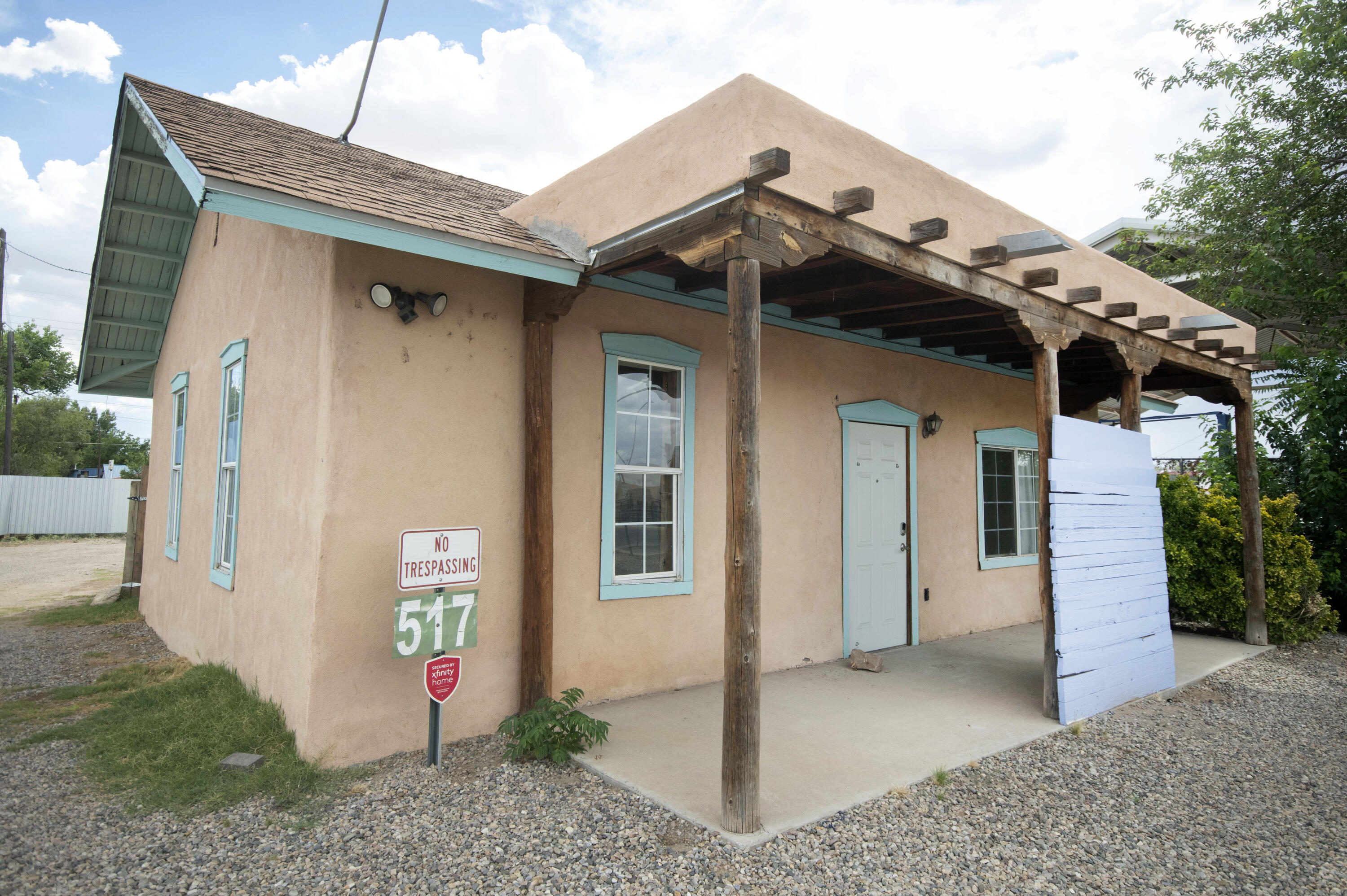 517 E Reinken Avenue