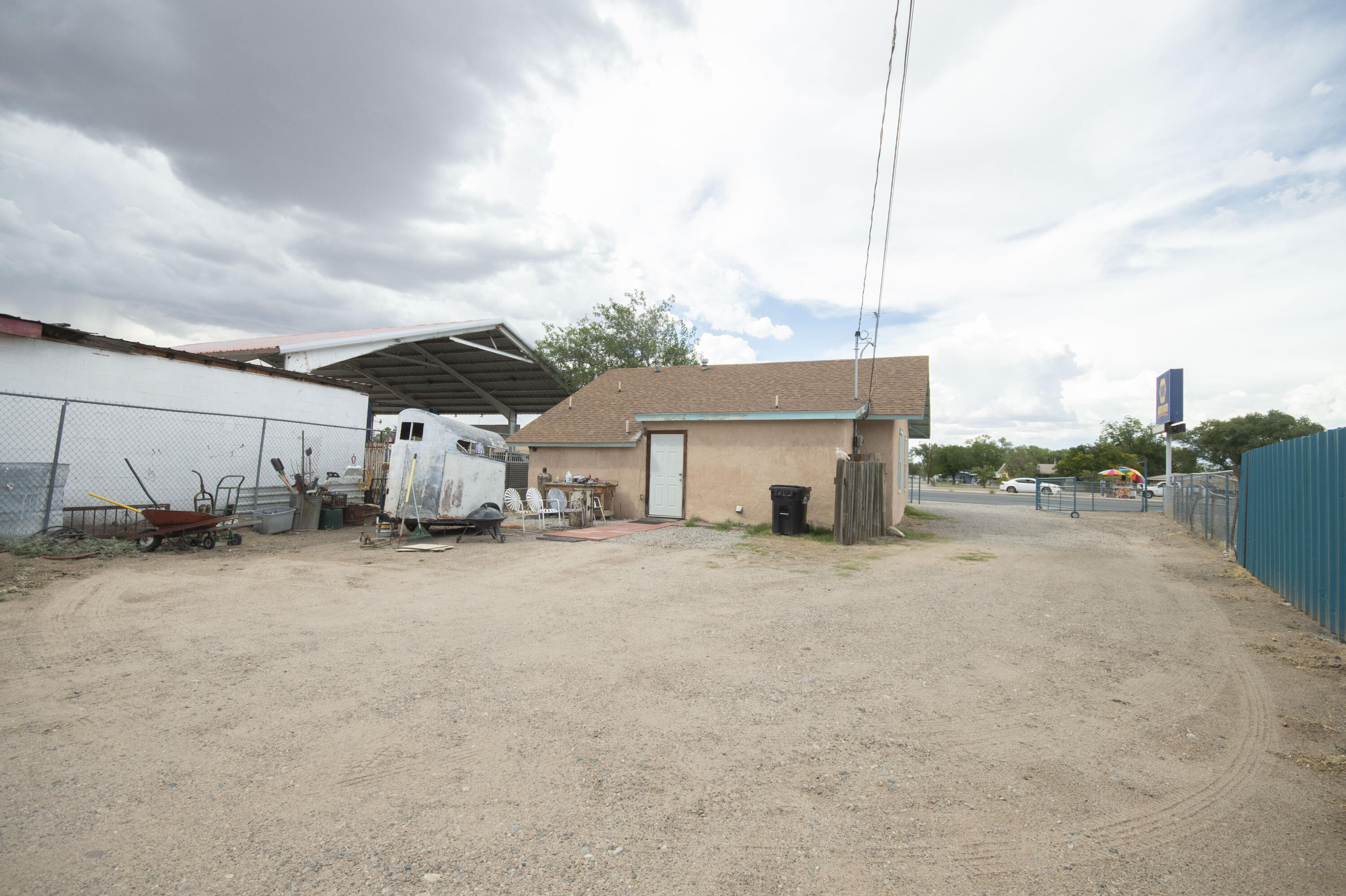 517 E Reinken Avenue