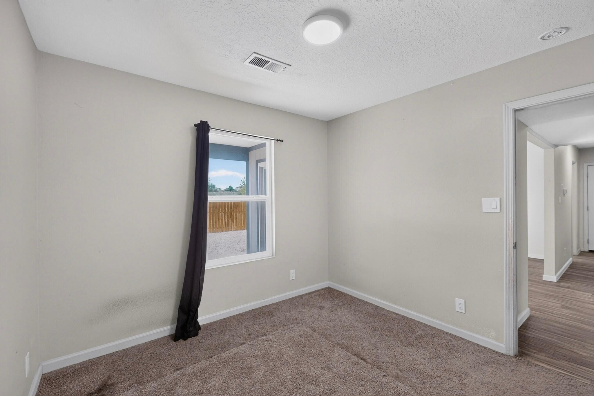 1426 Golden Eye Loop NE