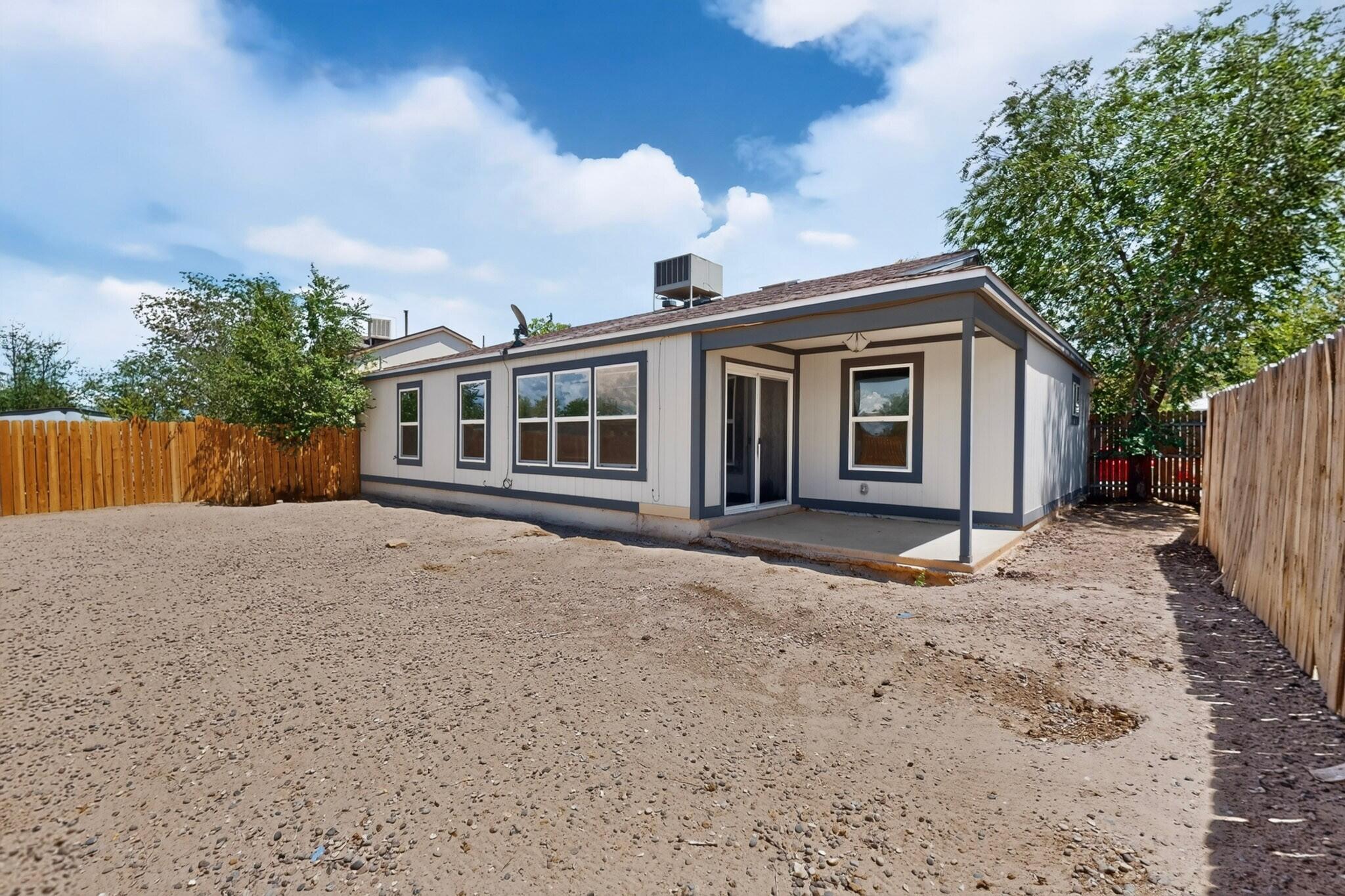 1426 Golden Eye Loop NE