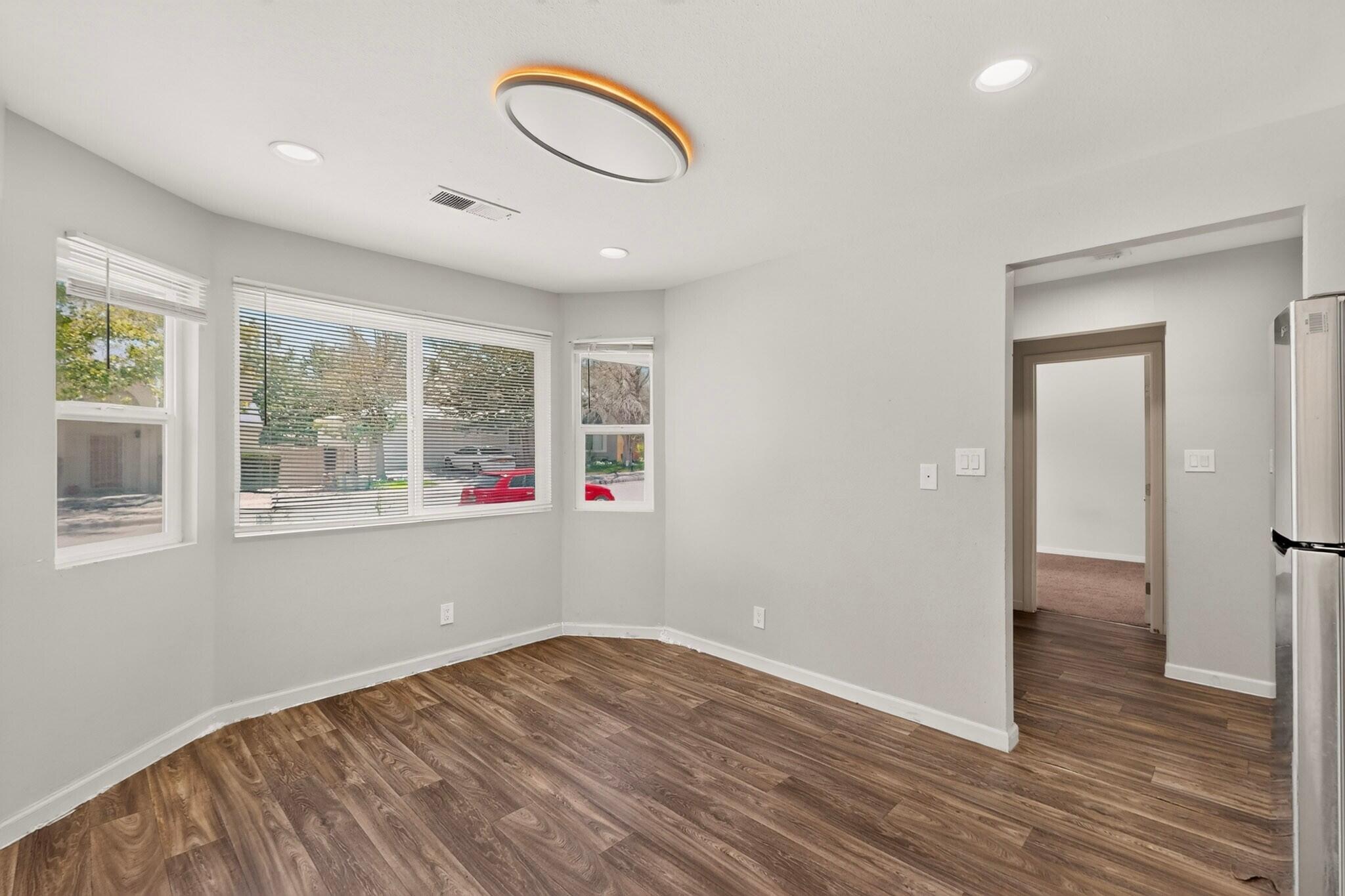 1426 Golden Eye Loop NE