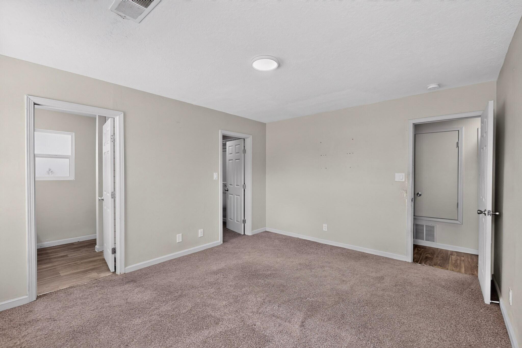 1426 Golden Eye Loop NE