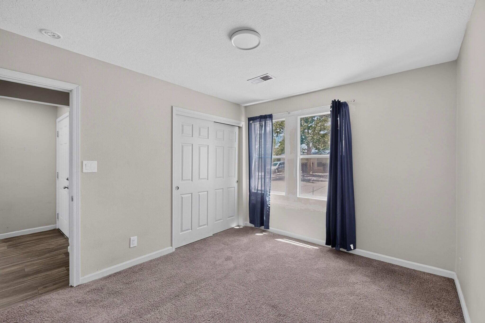 1426 Golden Eye Loop NE