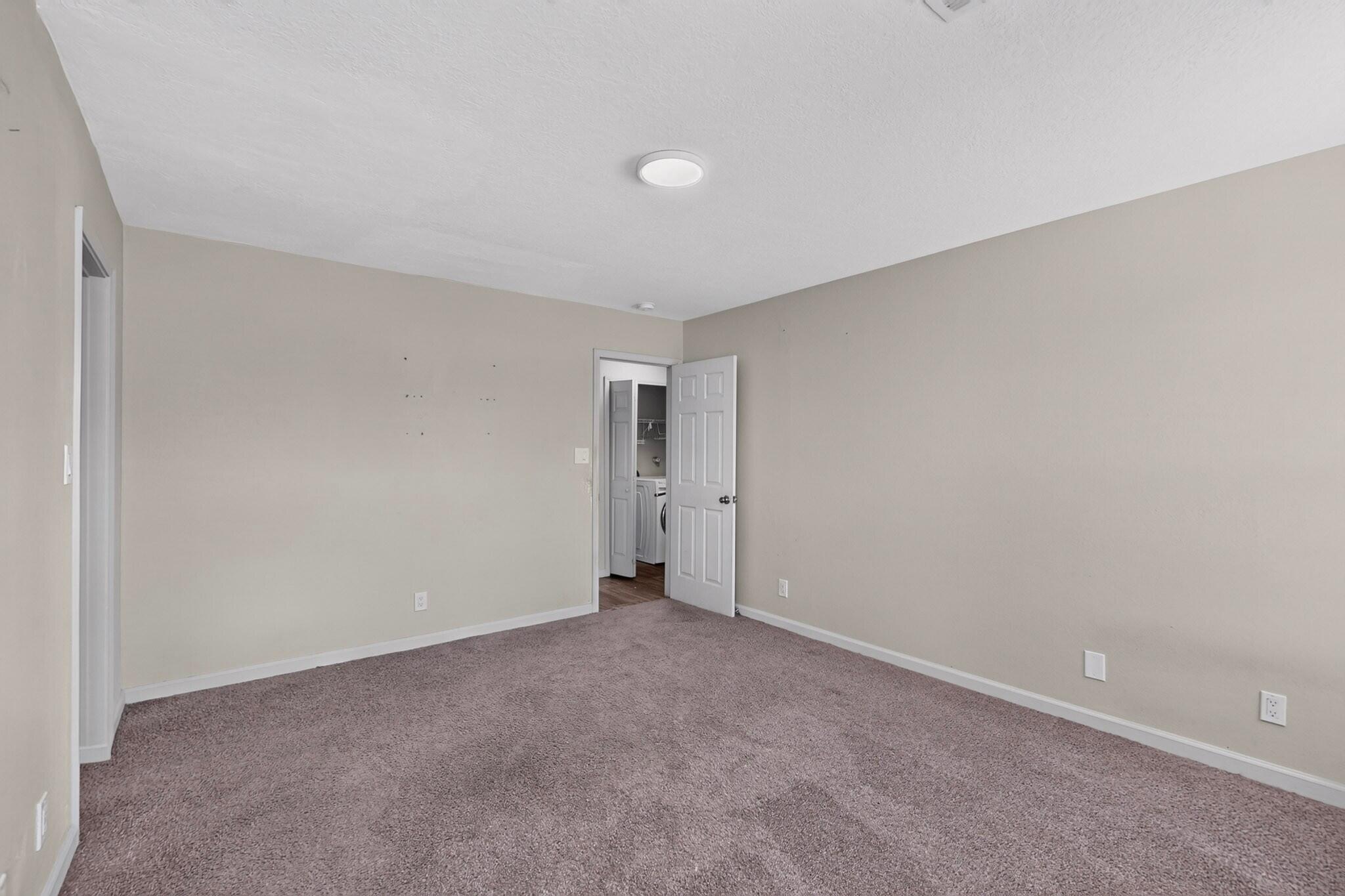 1426 Golden Eye Loop NE