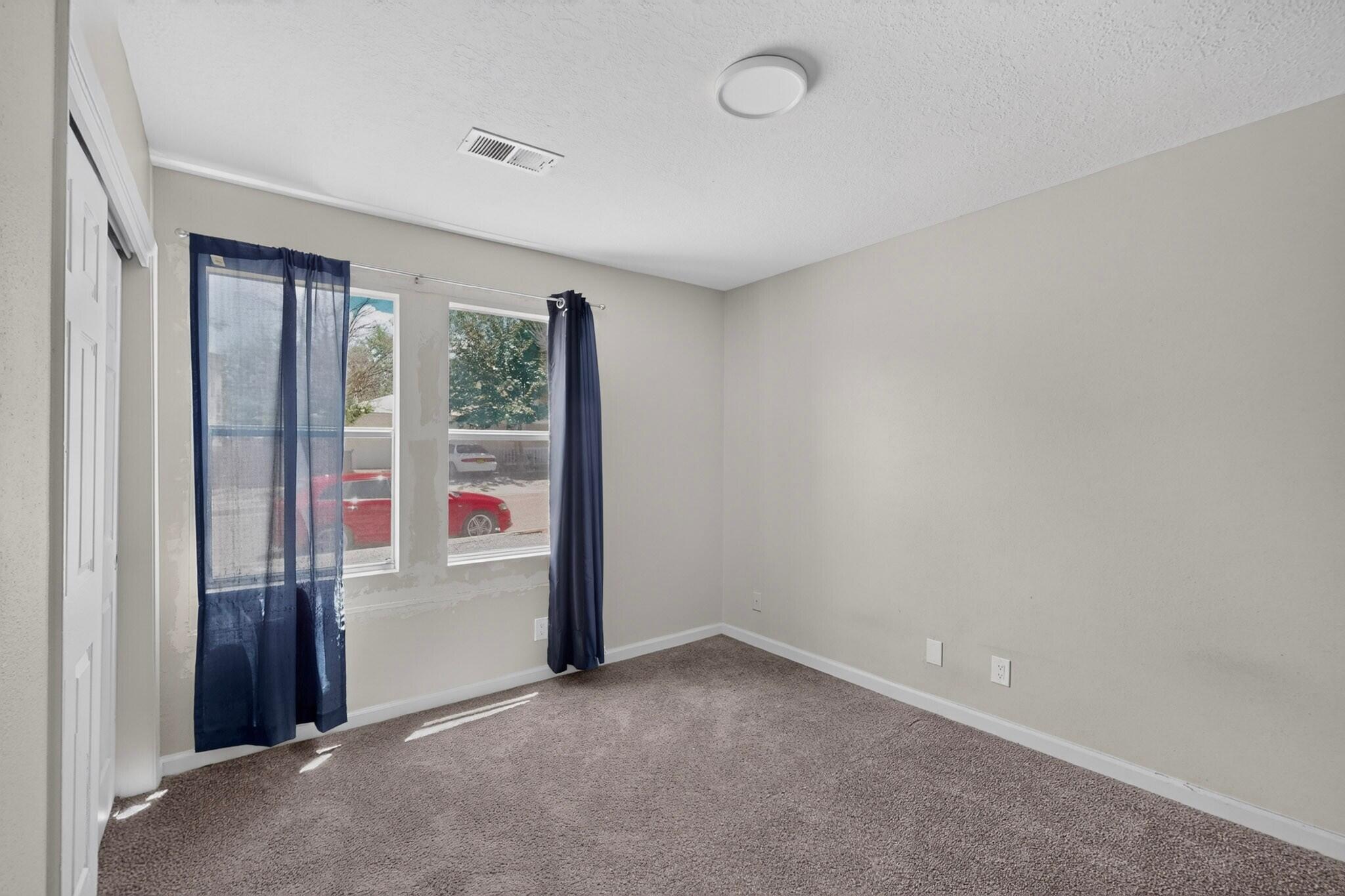 1426 Golden Eye Loop NE