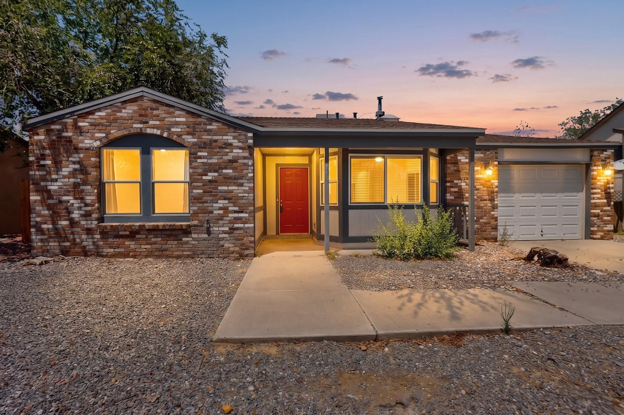 1426 Golden Eye Loop NE