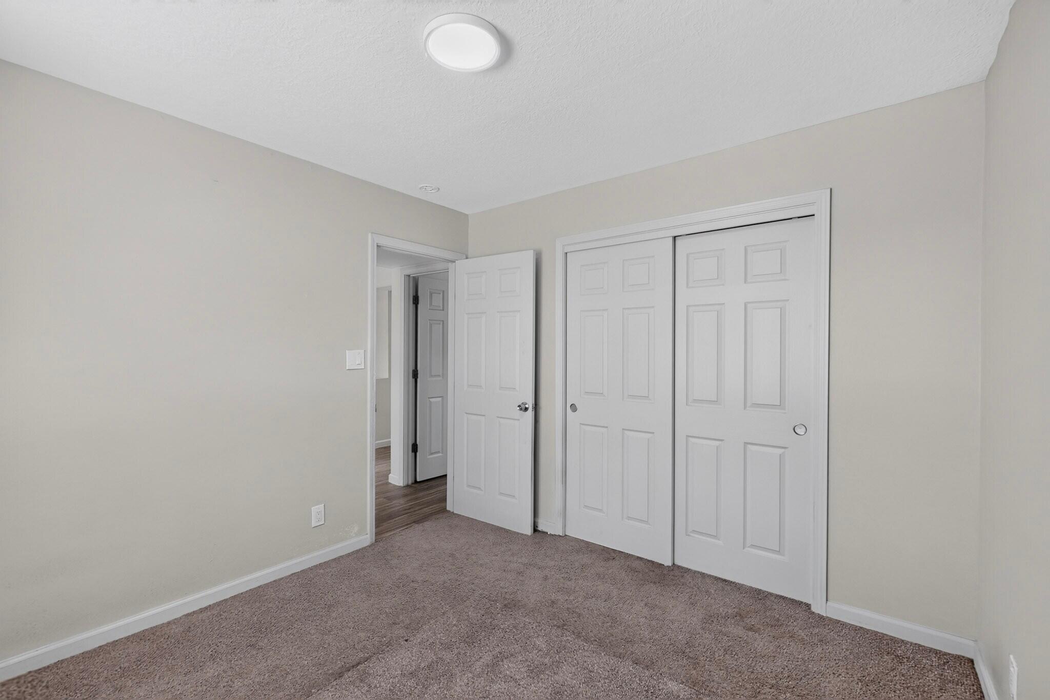 1426 Golden Eye Loop NE