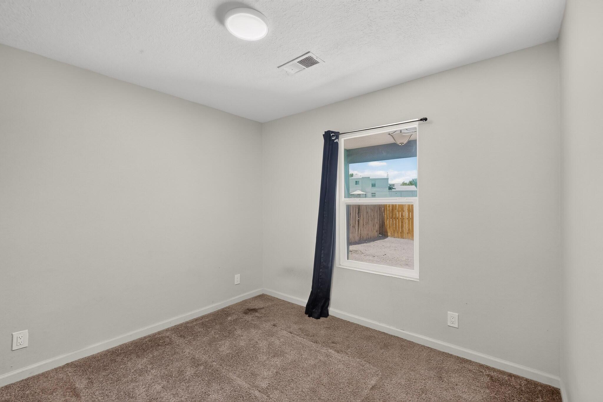 1426 Golden Eye Loop NE